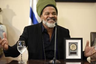 Declaración de Visitante Ilustre a Carlinhos Brown Declaración de Visitante Ilustre a Carlinhos Brown