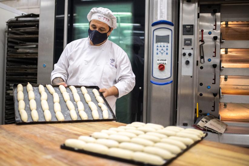 Entrega de panes en el marco del Plan ABC a ollas populares del Centro de Industriales Panderos del Uruguay