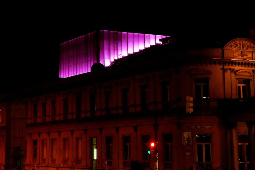 Iluminación del Teatro Solís en el marco del Día Mundial contra el Cáncer de Mama                       Mama