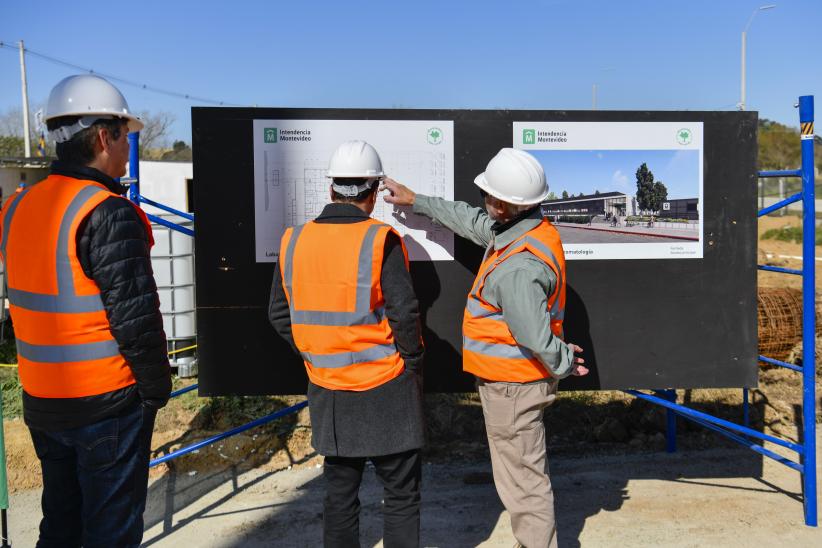 Recorrida por el inicio de obras de Laboratorio de Bromatología en la UAM