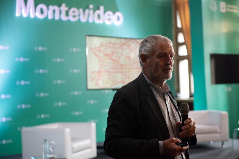 Salvador Rueda participa en panel para autoridades de la intendencia de Montevideo