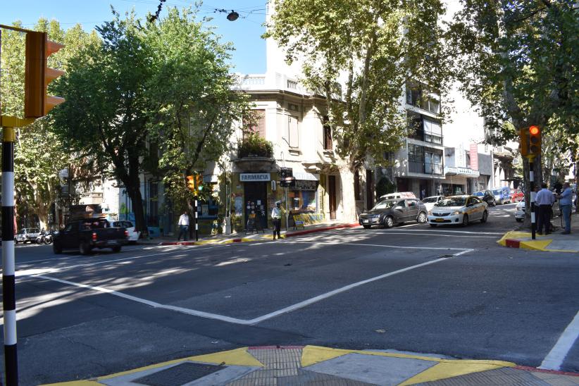 Semáforos en Canelones y Juan Paullier