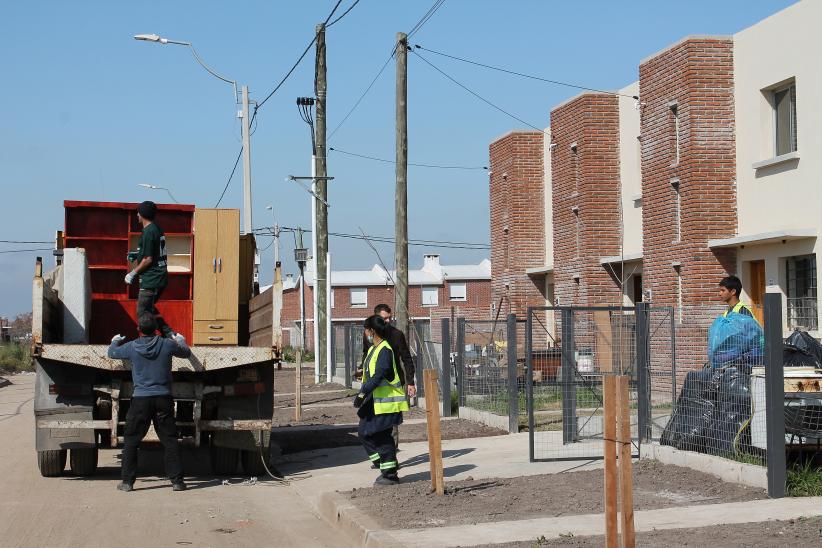 Mudanza de familias del Asentamiento Chacarita de los Padres a Villa Farre 