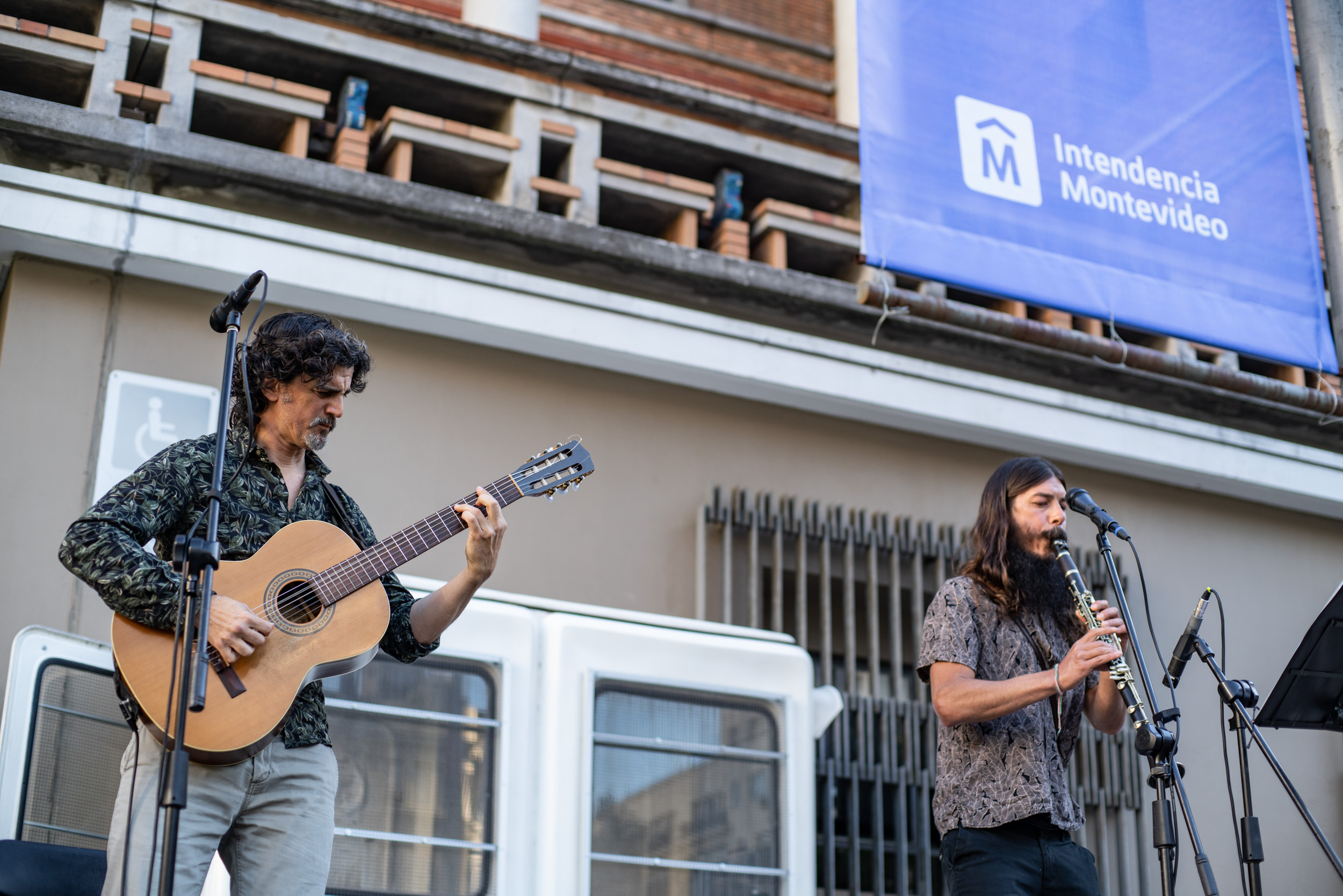 Tatango Orquesta en la explanada de la Intendencia de Montevideo