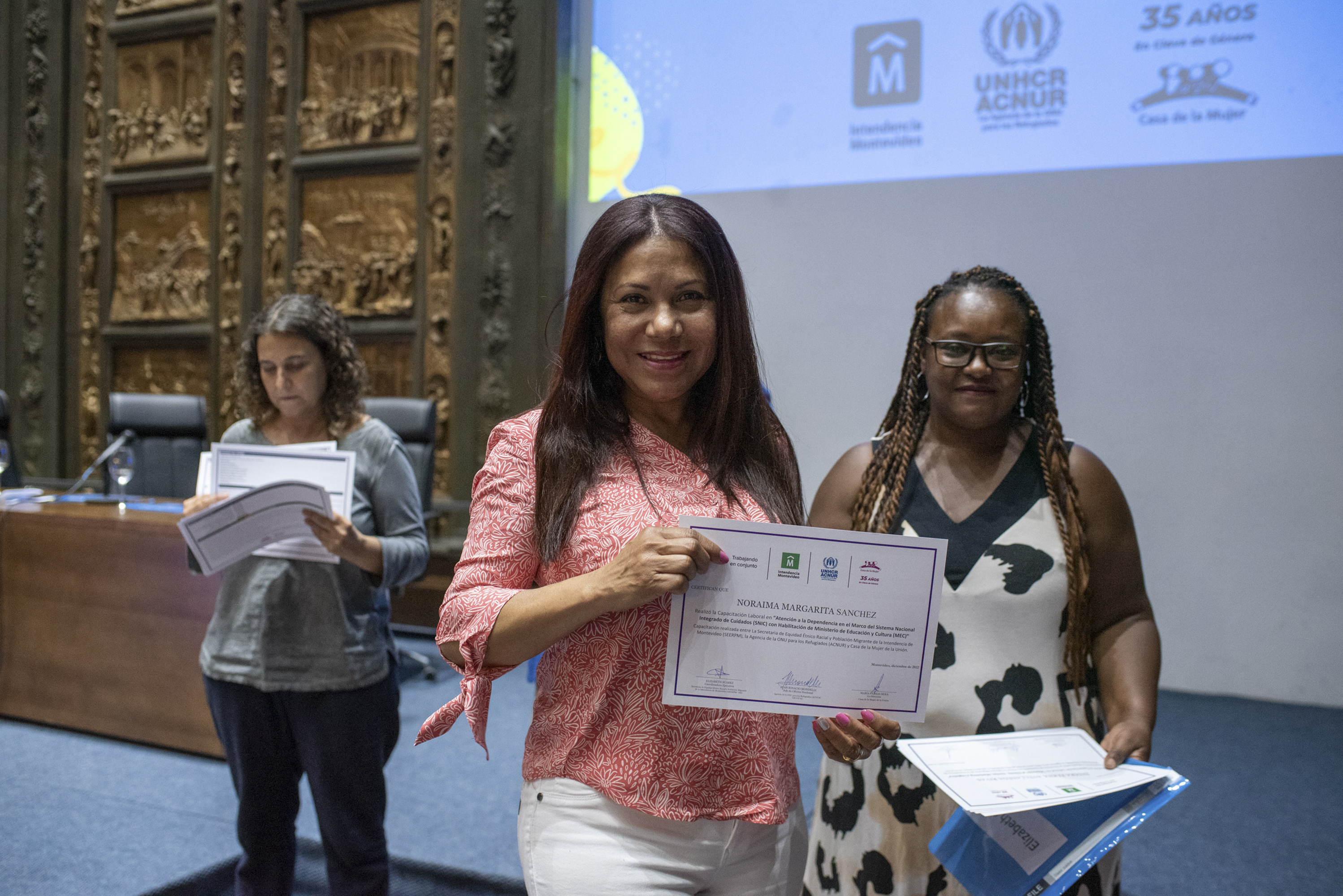 Entrega de certificados en capacitación laboral para personas refugiadas, solicitantes de asilo y migrantes 