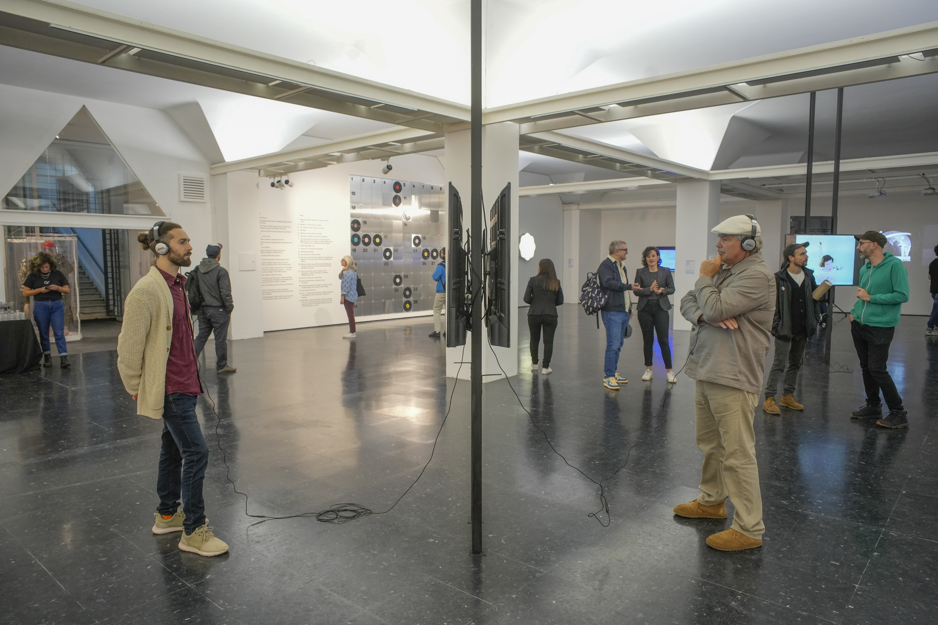 Exposición «Techno Worlds» en el SUBTE