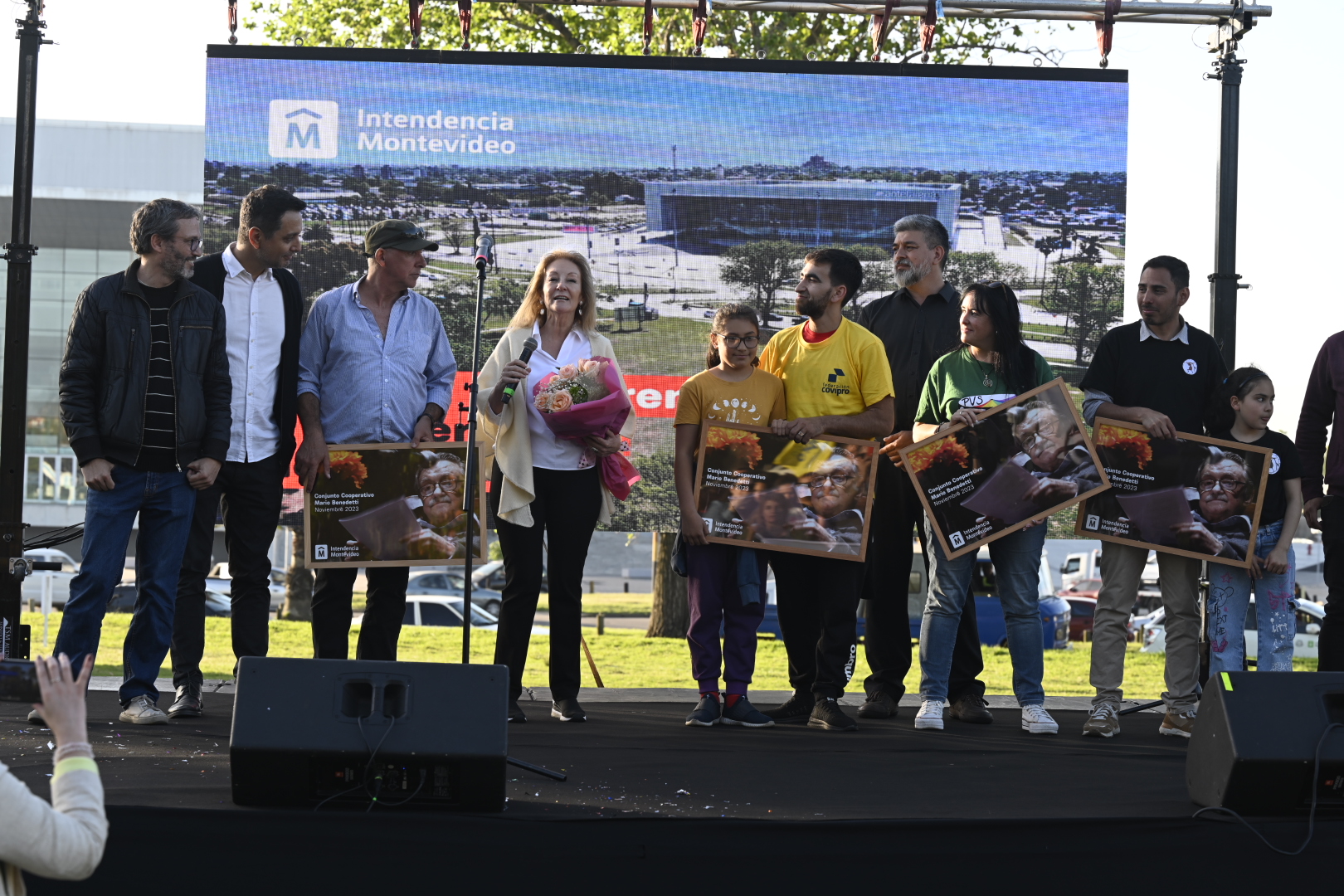 Entrega de terrenos a cooperativas de viviendas en barrio de la Innovación