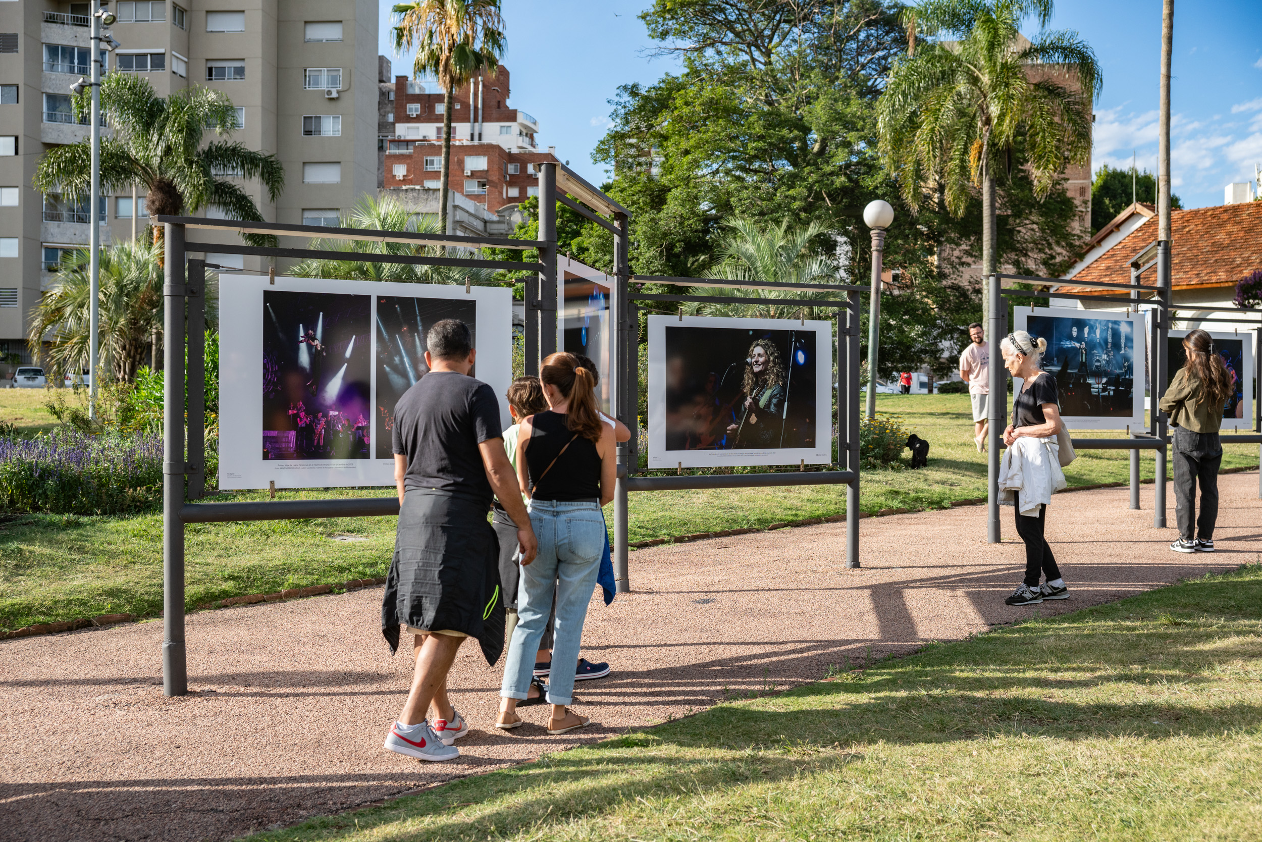 Inauguración de fotogalería por los 80 años del teatro de Verano