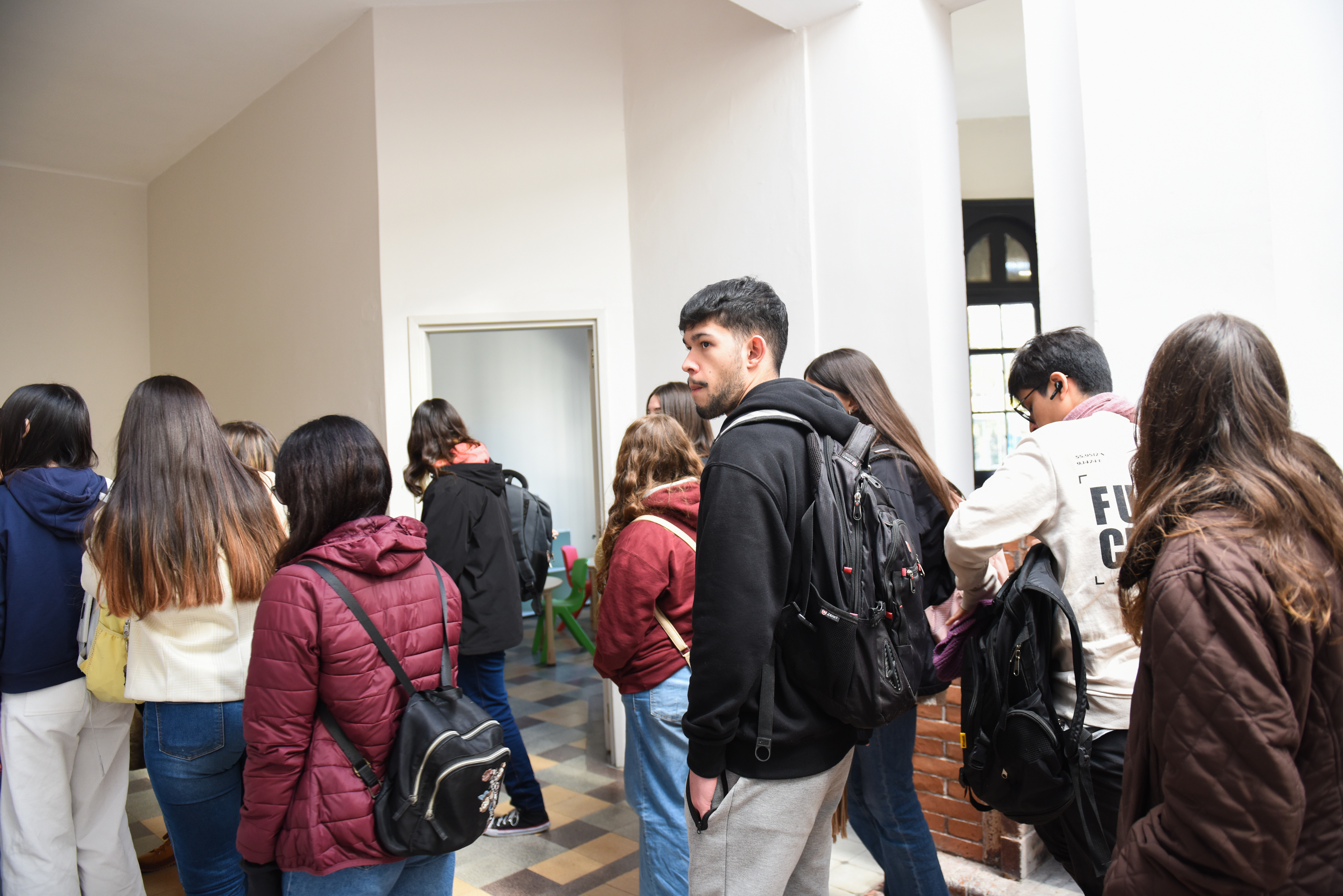 Visita de estudiantes de medicina a Casa Comunitaria Colón