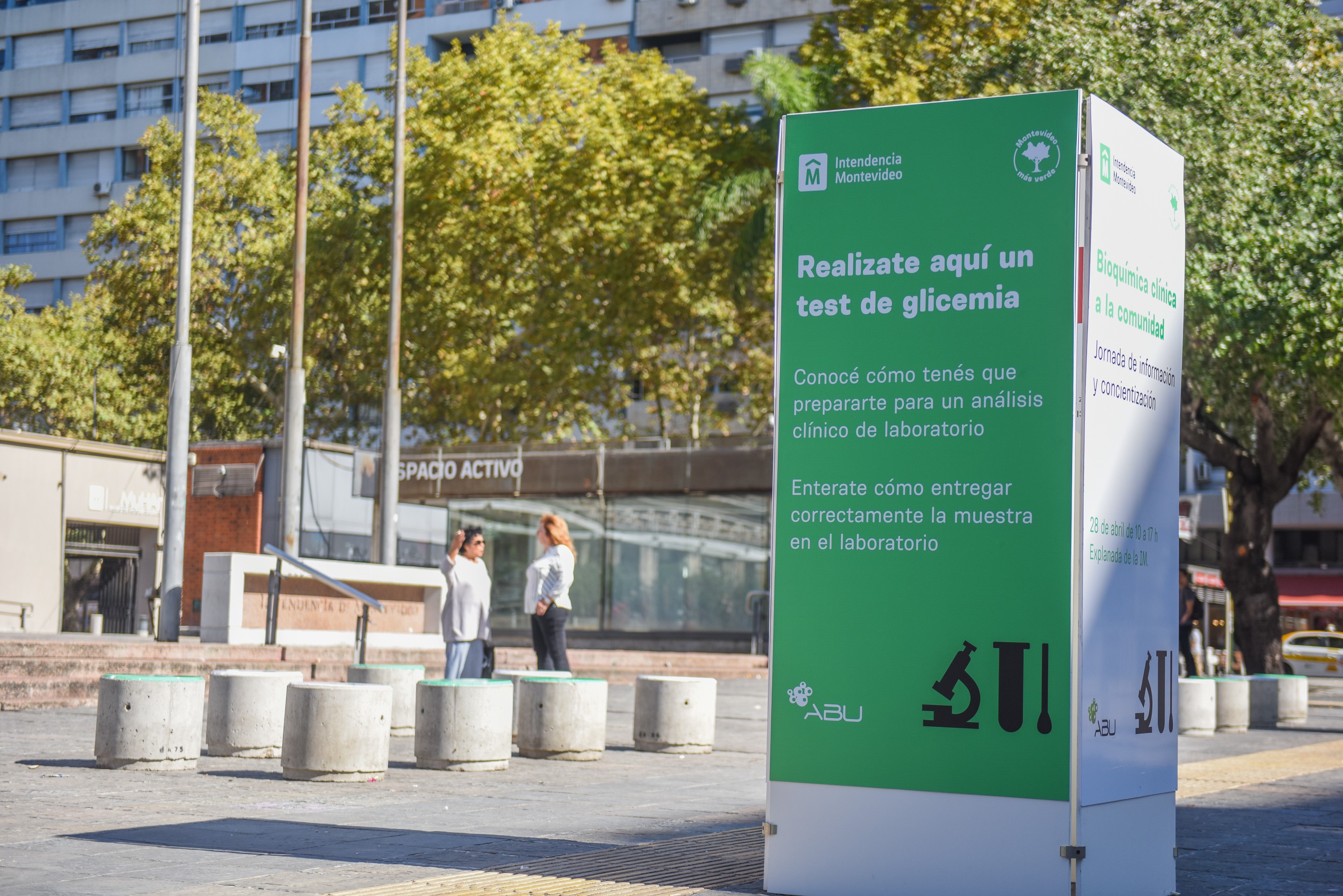 Actividad en la explanada: Acercando el rol del Bioquímico a la ciudadanía