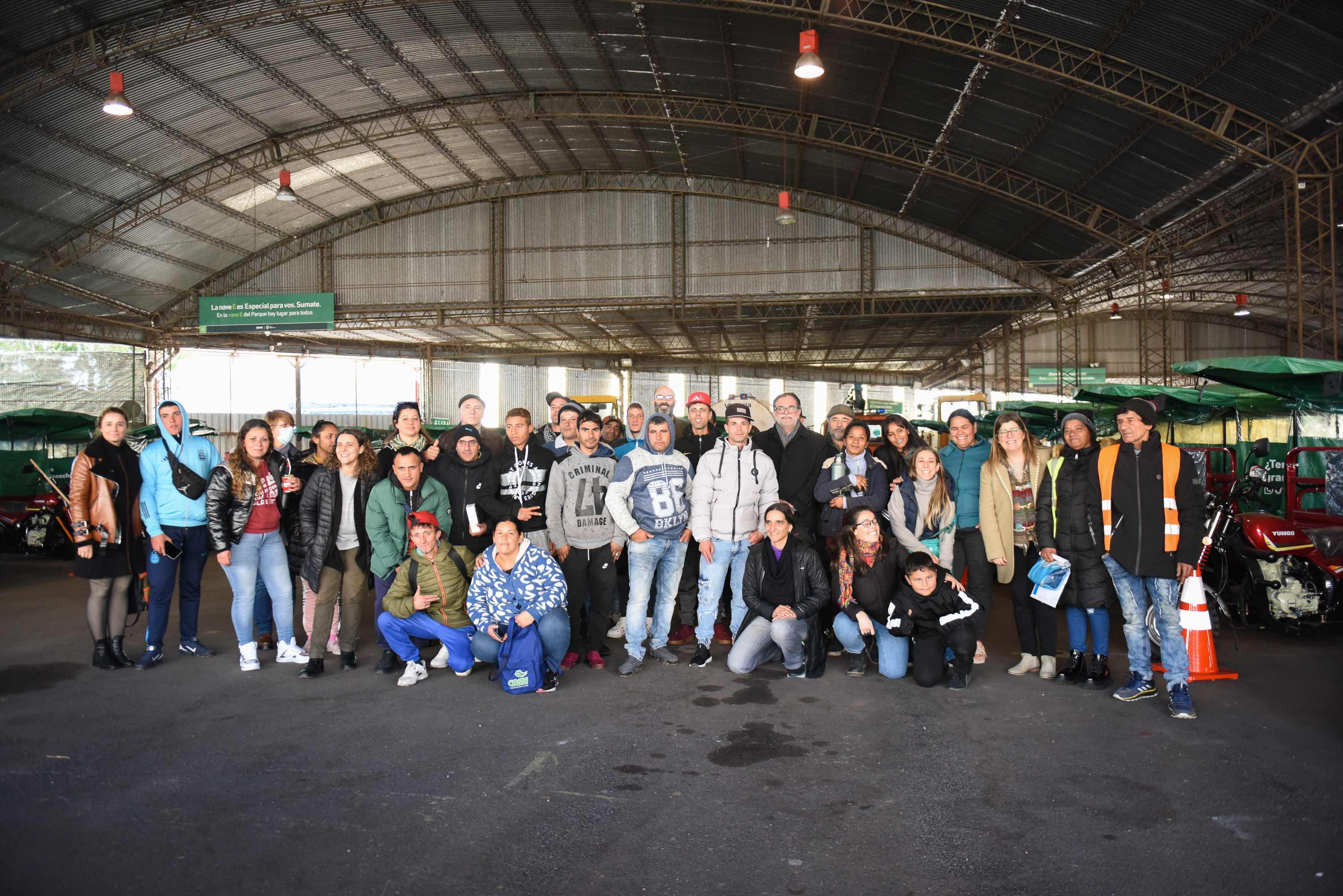 Entrega de motocarros en el Modelo Abierto