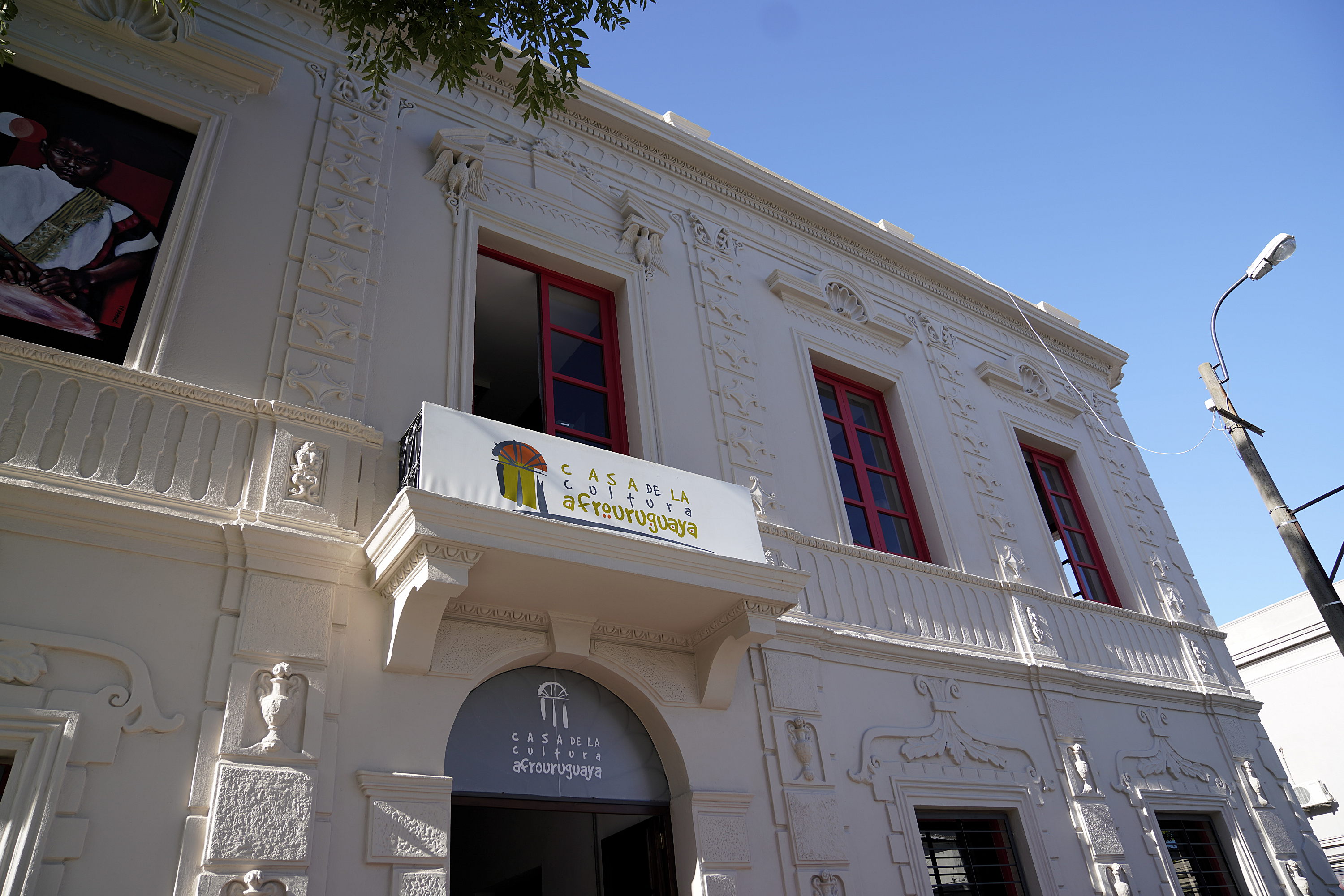 Remodelación de fachada en Casa de la Cultura Afrouruguaya