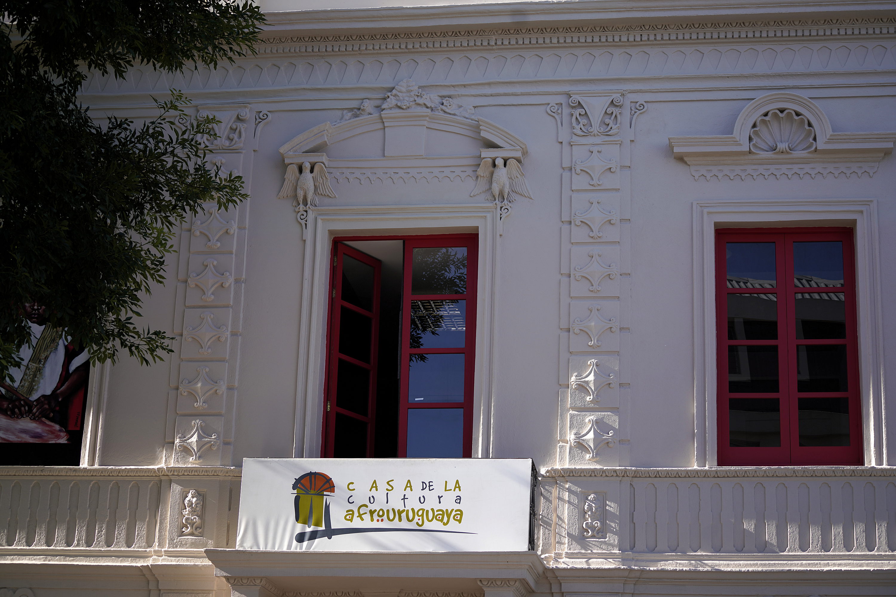 Remodelación de fachada en Casa de la Cultura Afrouruguaya