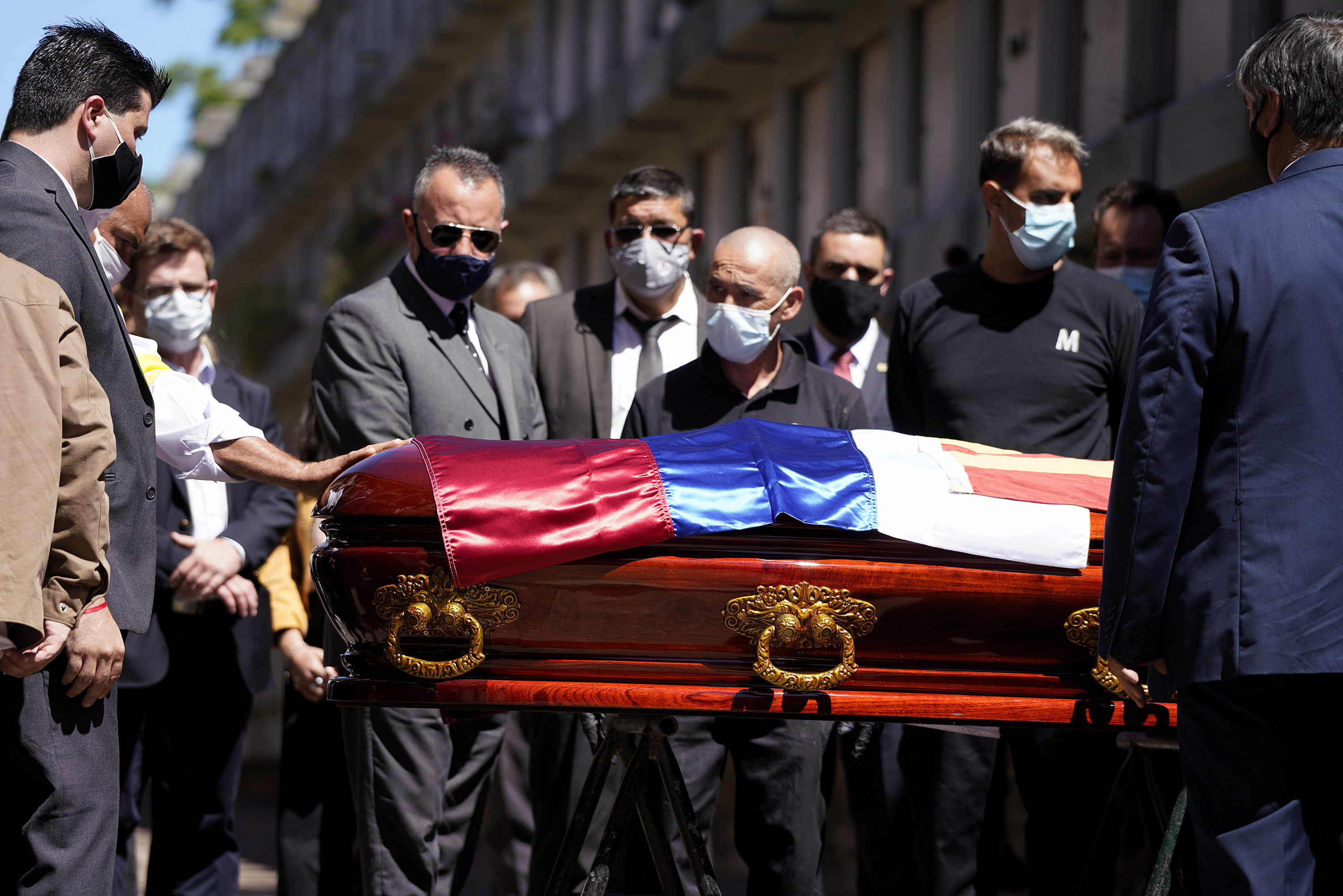 Entierro de Tabaré Vázquez en el cementerio de La Teja.