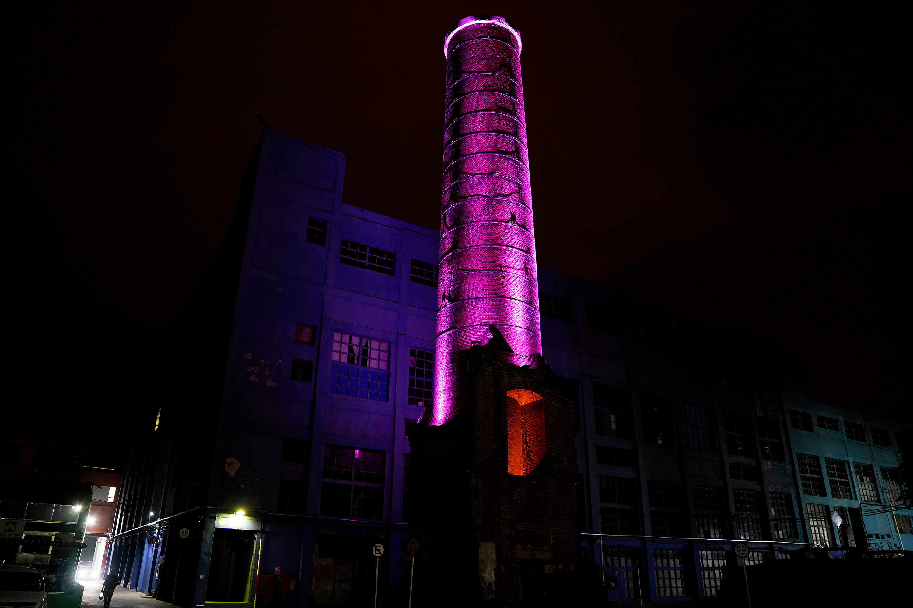 Iluminación de espacios, monumentos y edificios por el Día Internacional de la Mujer