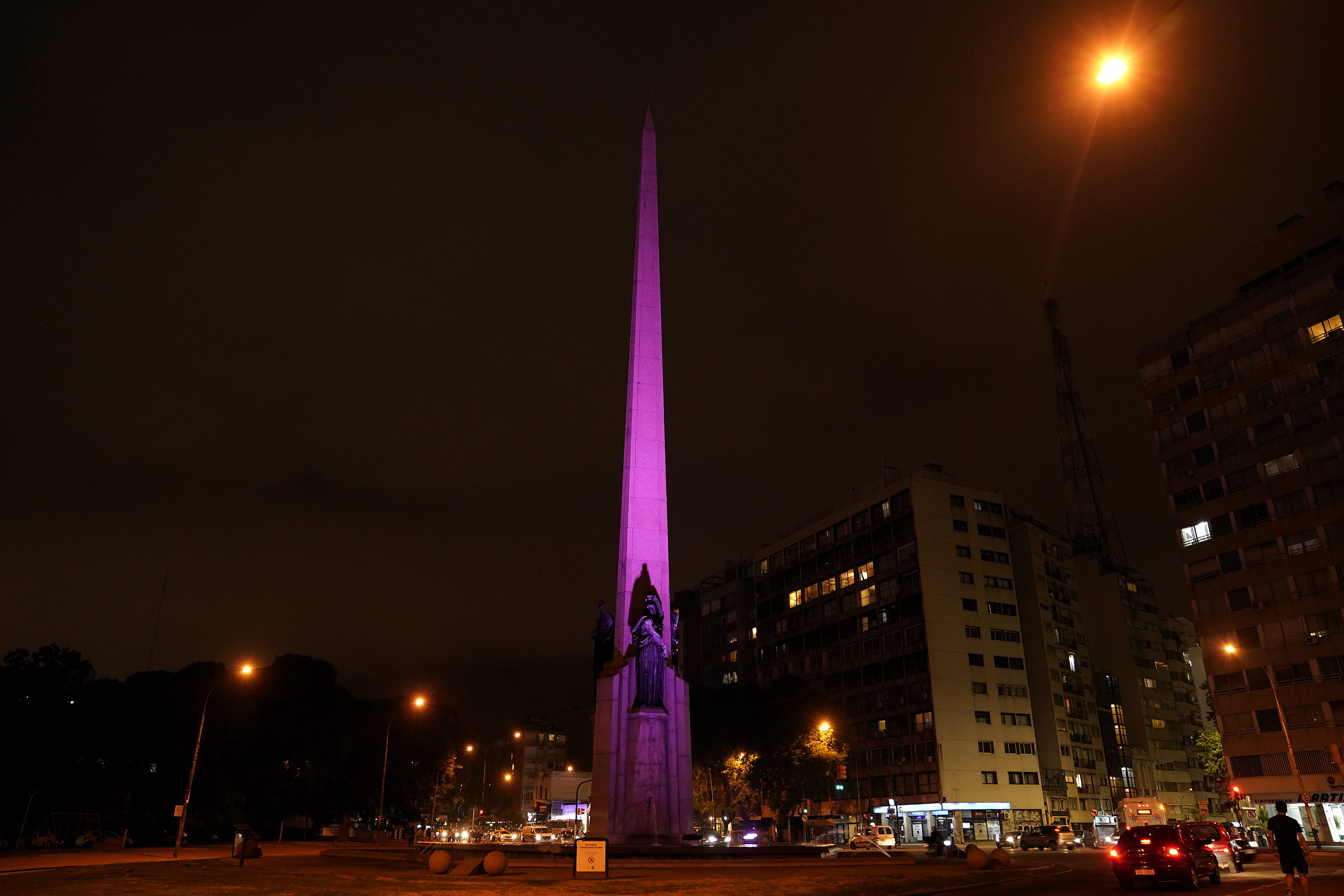 Iluminación de espacios, monumentos y edificios por el Día Internacional de la Mujer