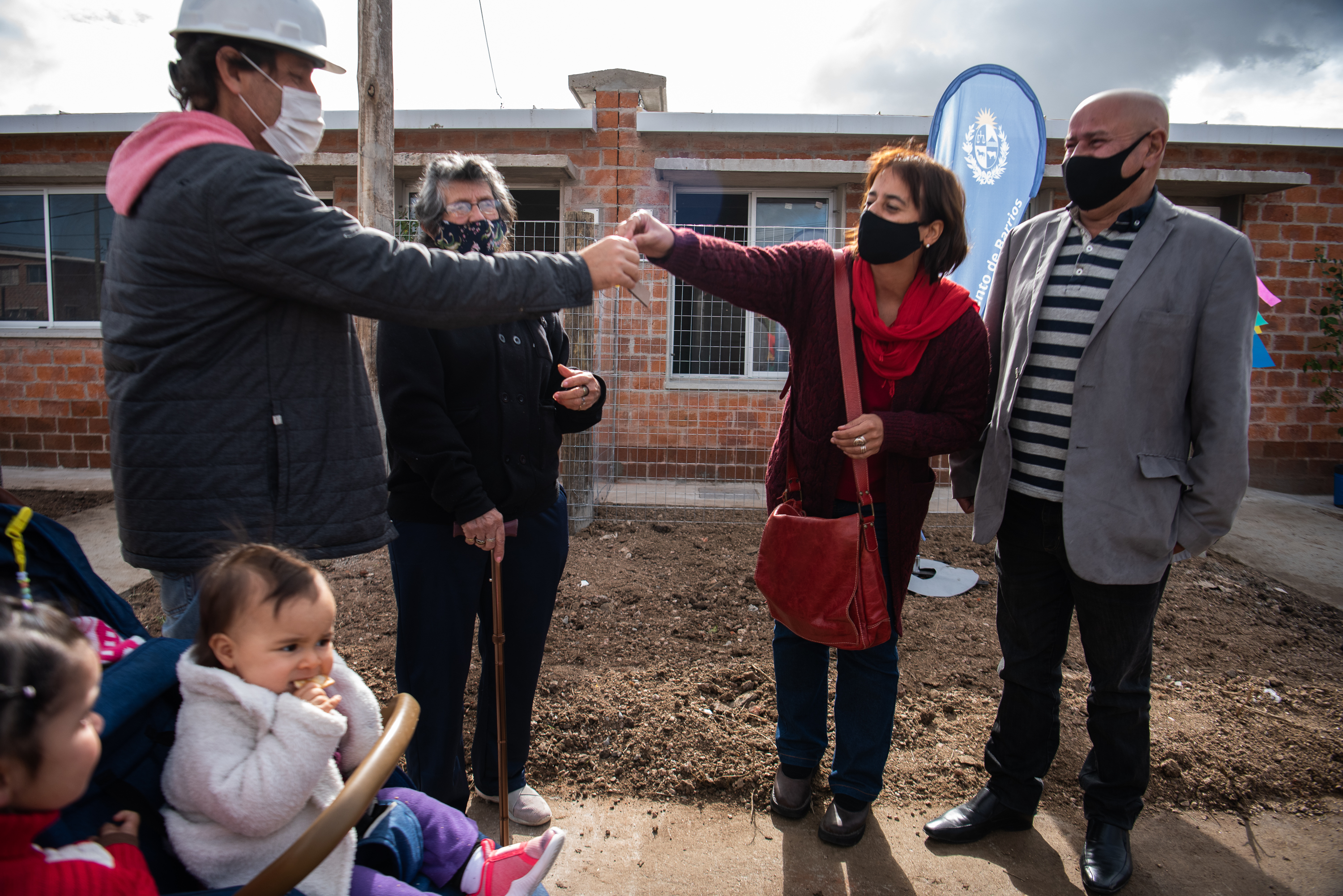 Entrega de viviendas en el barrio Cauceglia