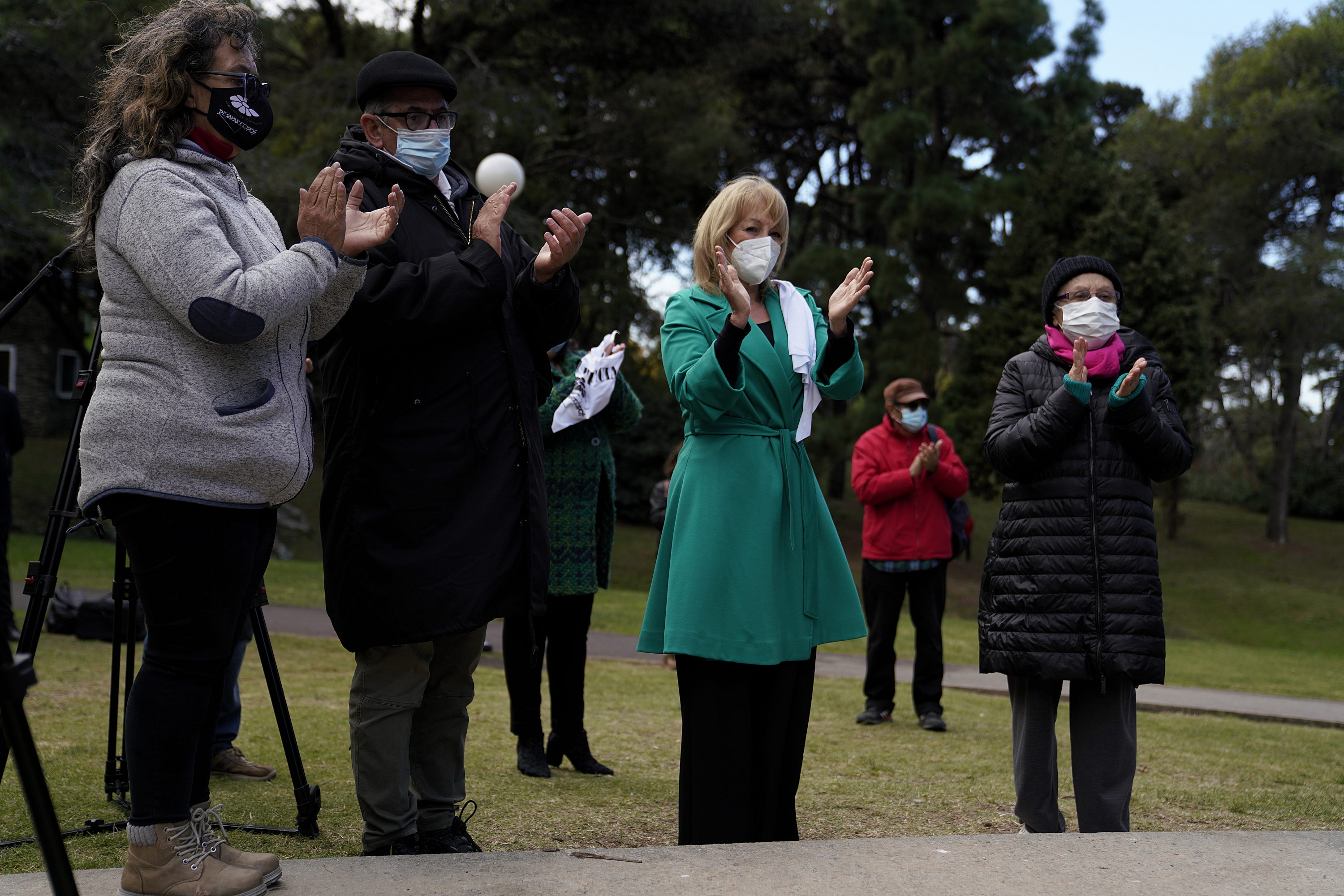 Intendenta Carolina Cosse visita el memorial de los Detenidos Desaparecidos