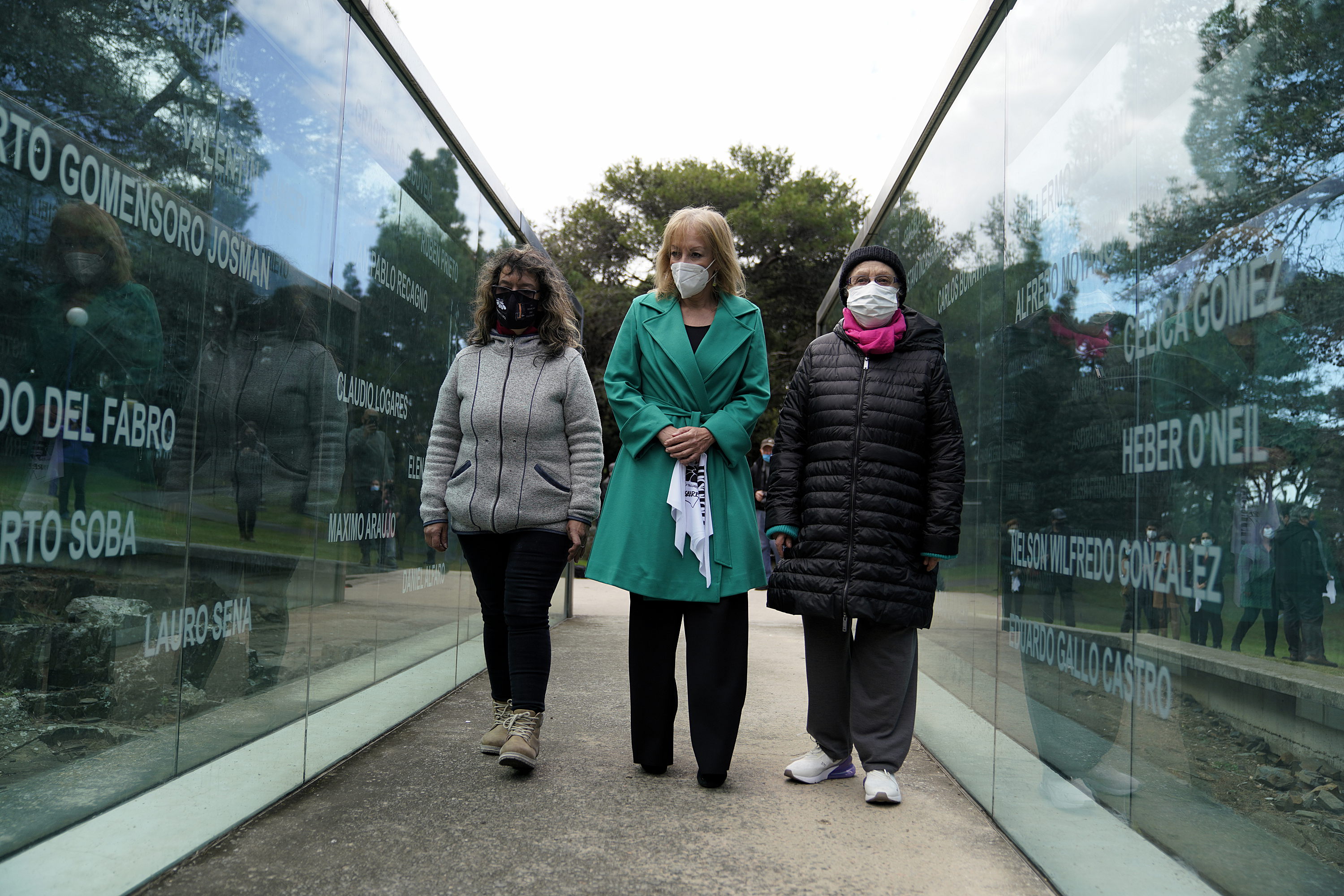 Intendenta Carolina Cosse visita el memorial de los Detenidos Desaparecidos