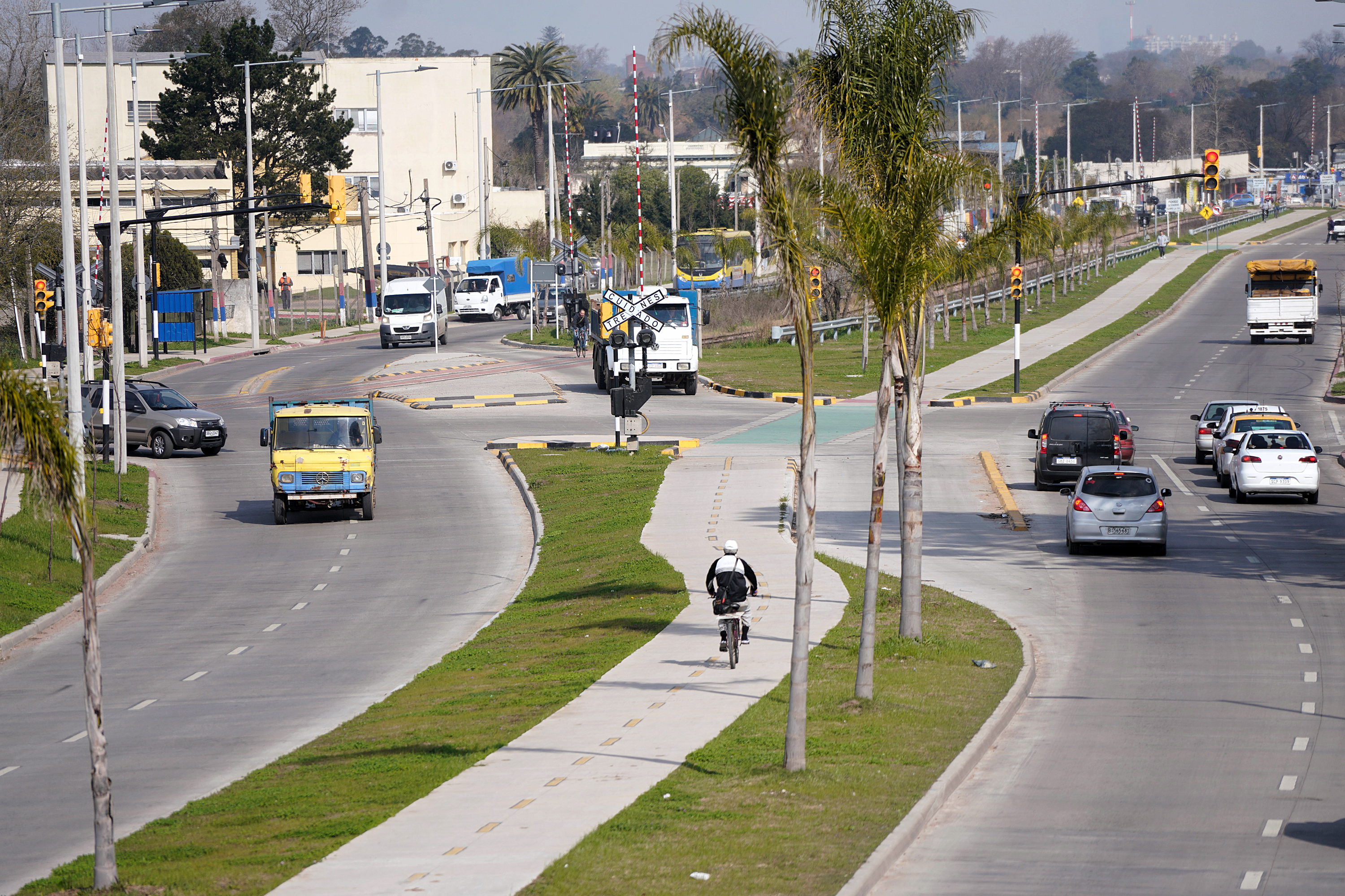 Tránsito en Avenida José Belloni