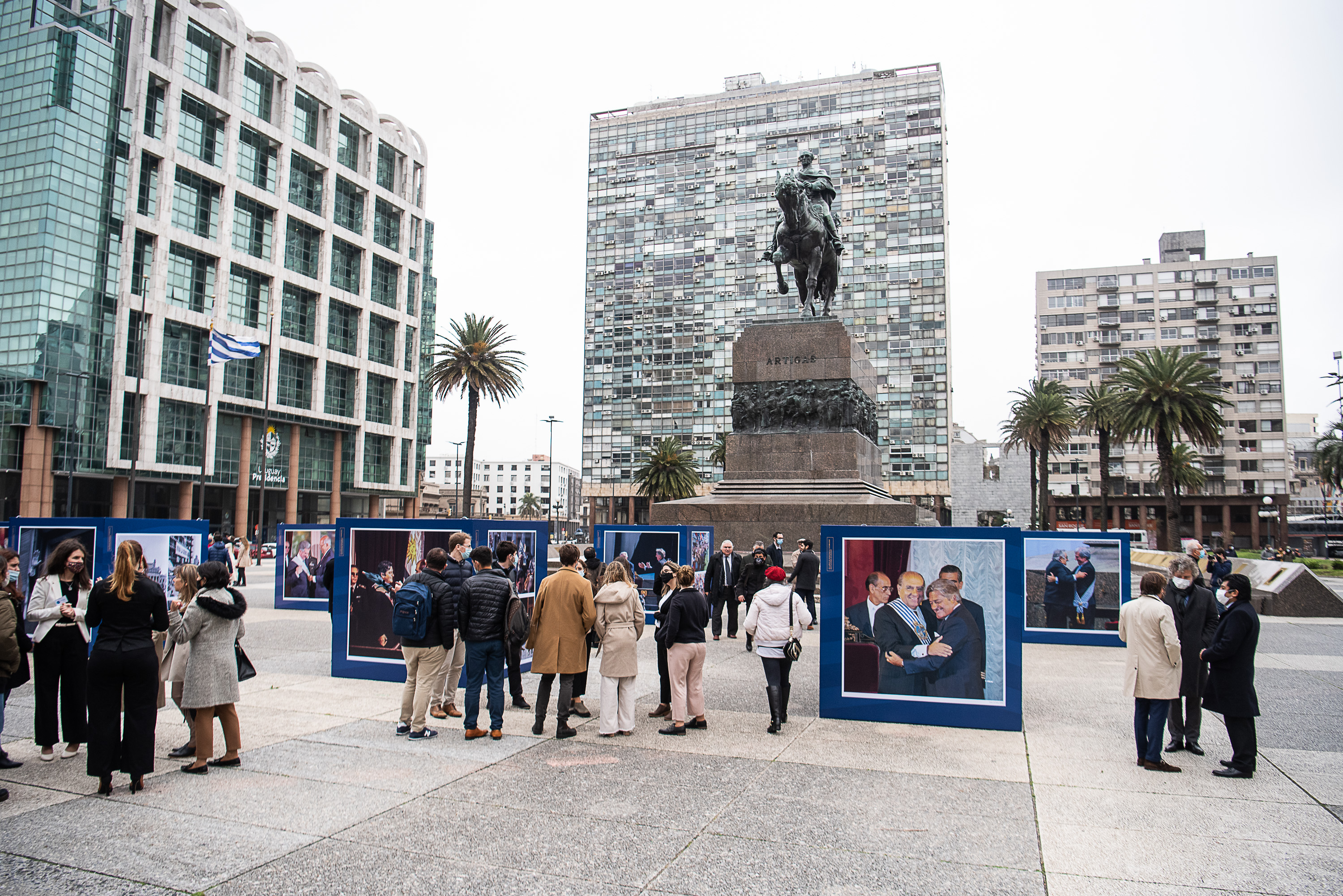 Apertura oficial de la «Expo Democracia» en la Plaza Independencia