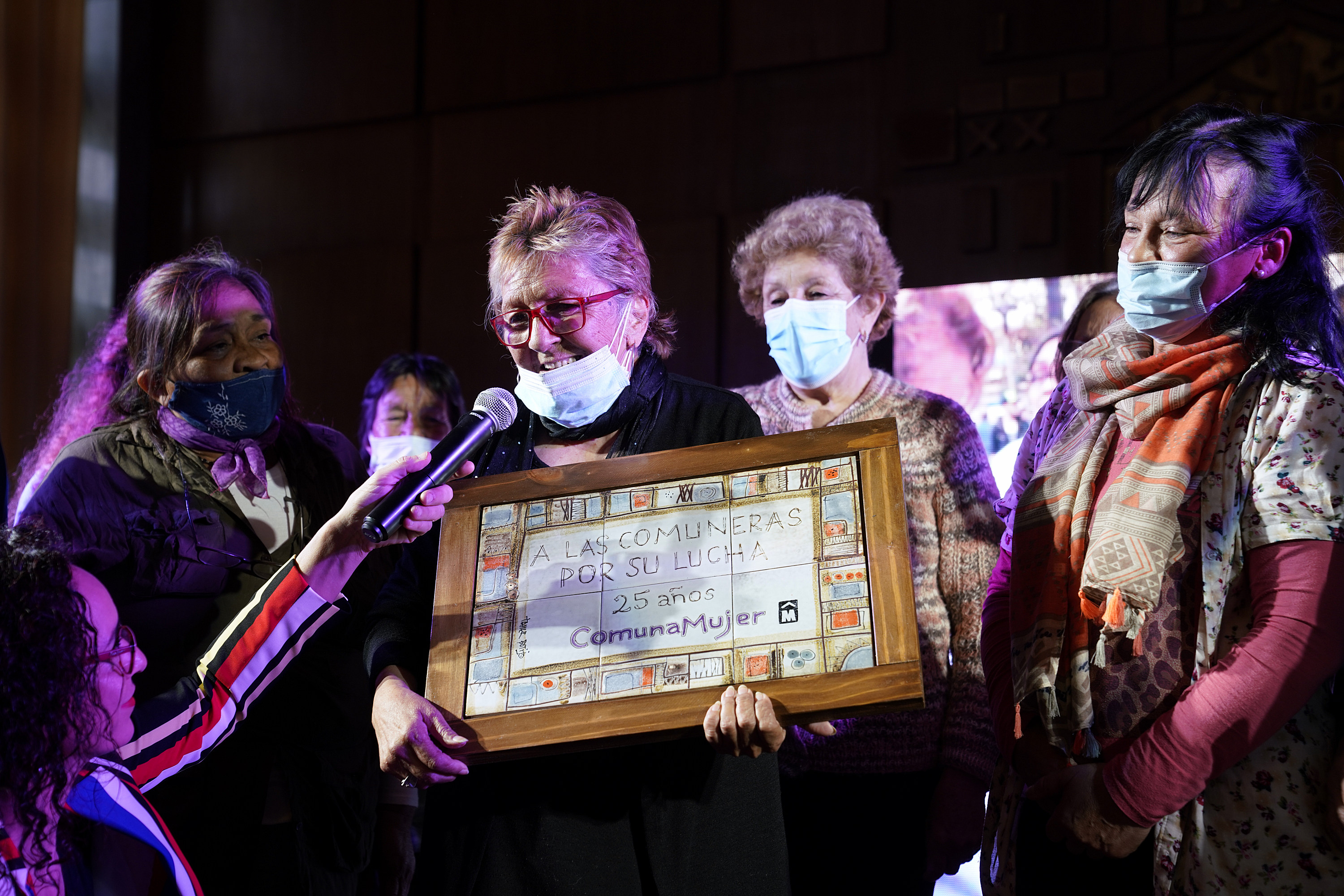 Conmemoración de los 25 años de Comuna Mujer en la Sala Ernesto de los Campos