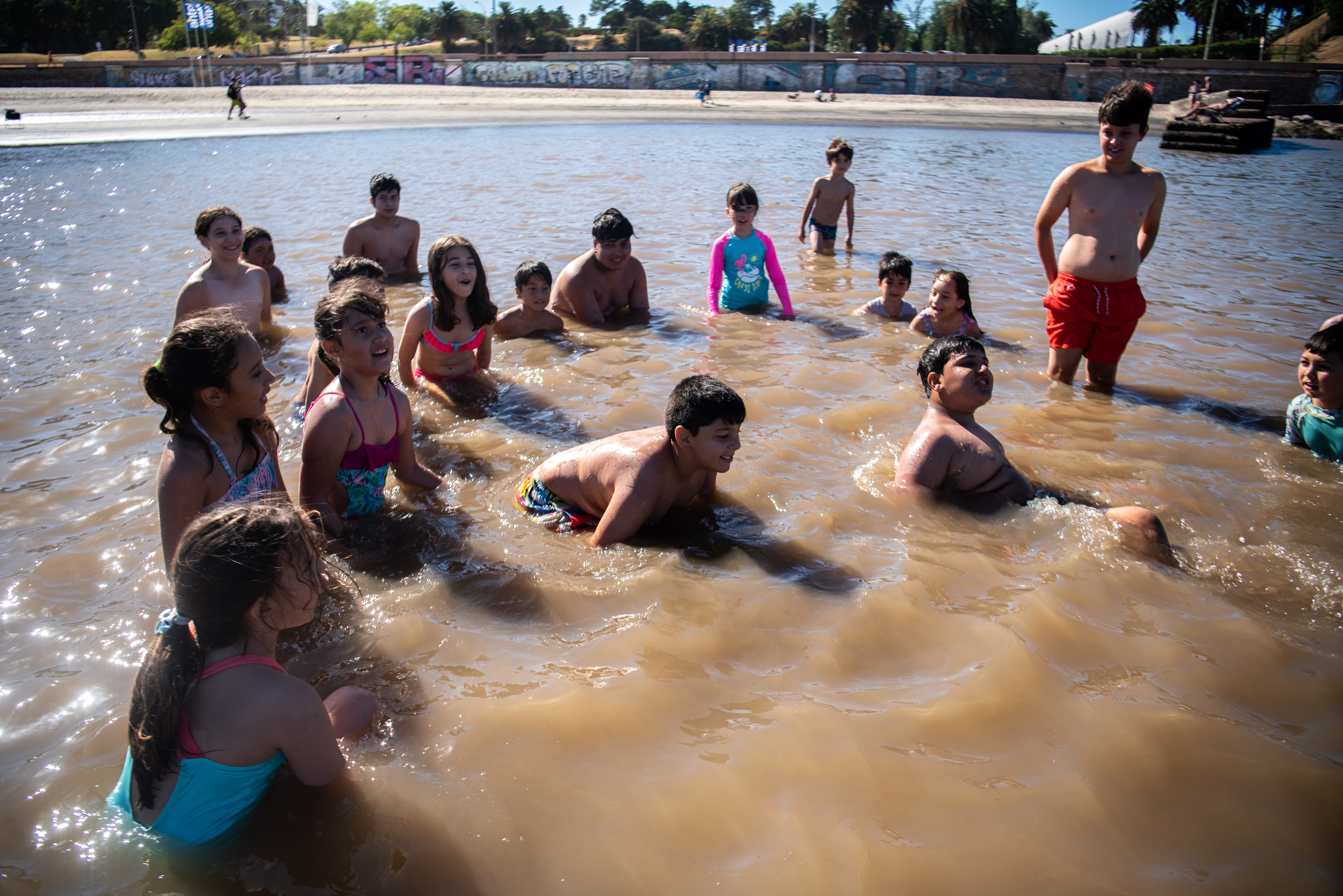 Actividades deportivas y recreativas en playa Ramírez en el marco del Programa Verano