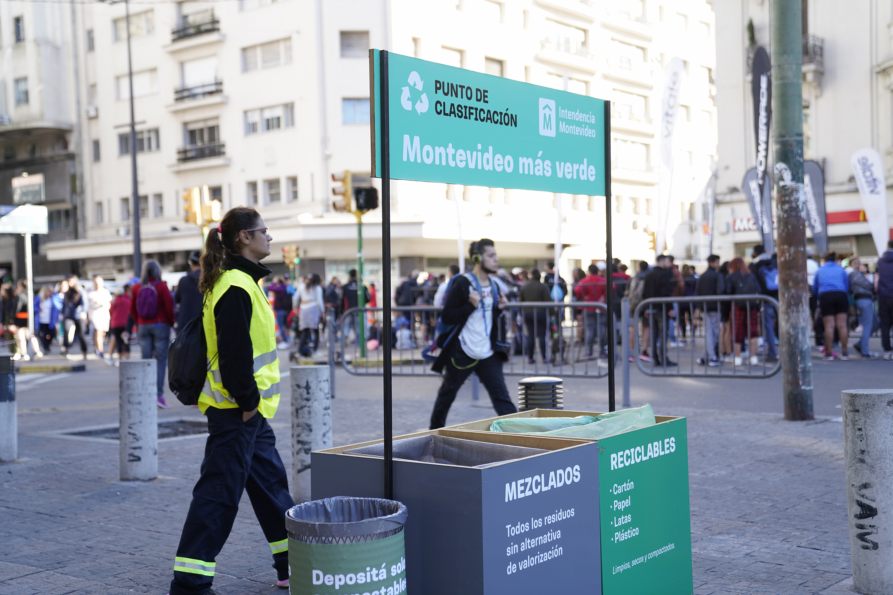 Operativo de limpieza durante la Maratón de Montevideo 2022