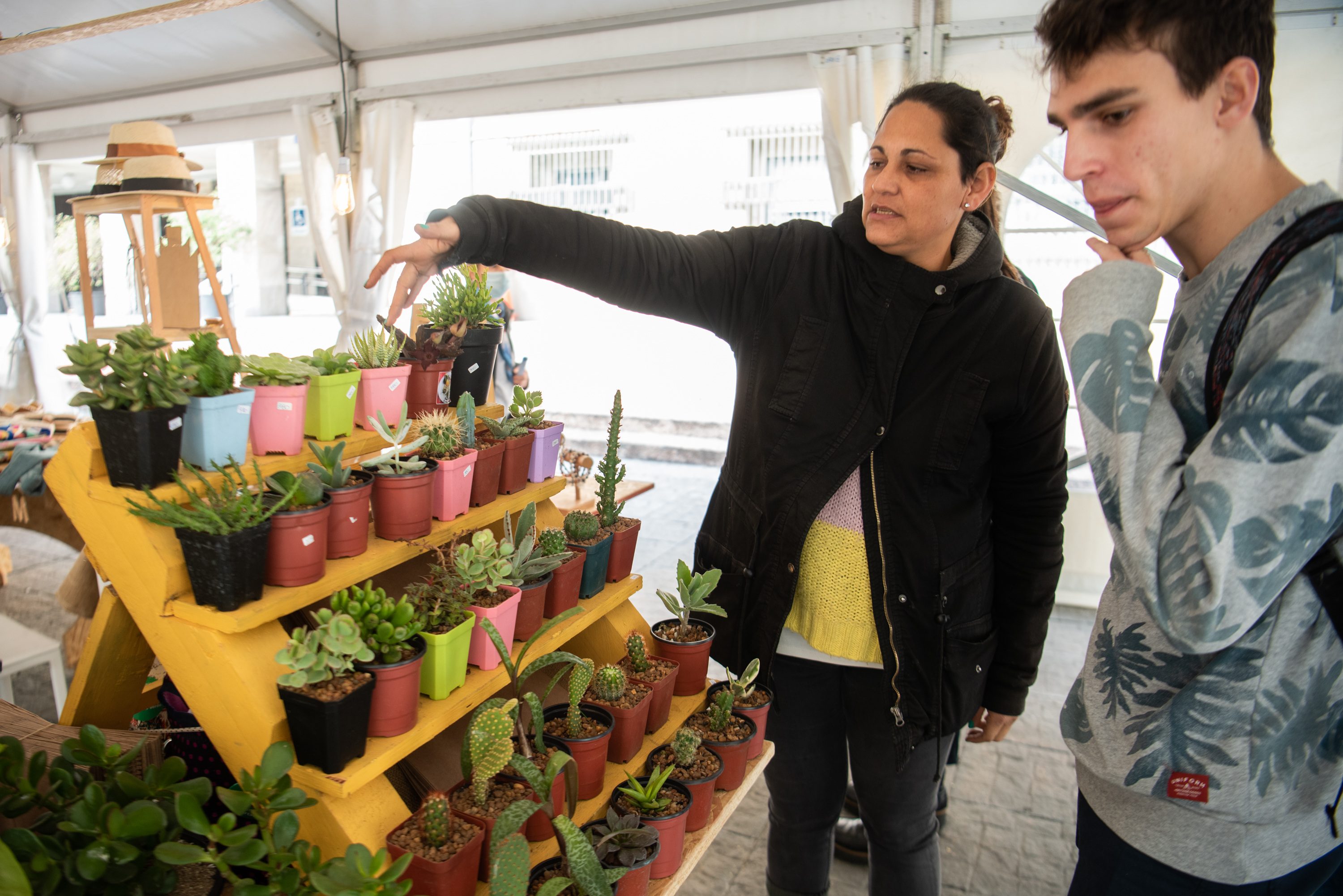 Feria de emprendimientos &quot;Un regalo para mamá&quot; en la explanada de la Intendencia