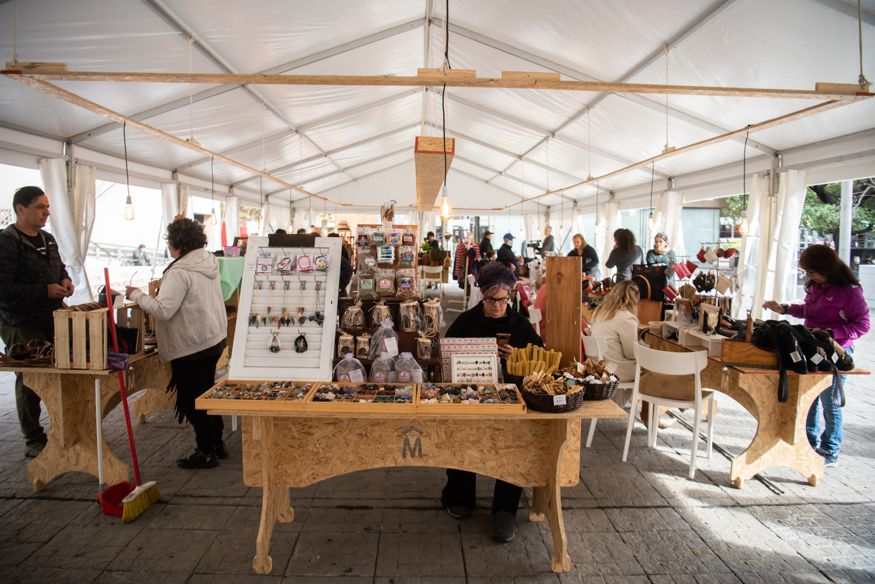 Feria de emprendimientos &quot;Un regalo para mamá&quot; en la explanada de la Intendencia