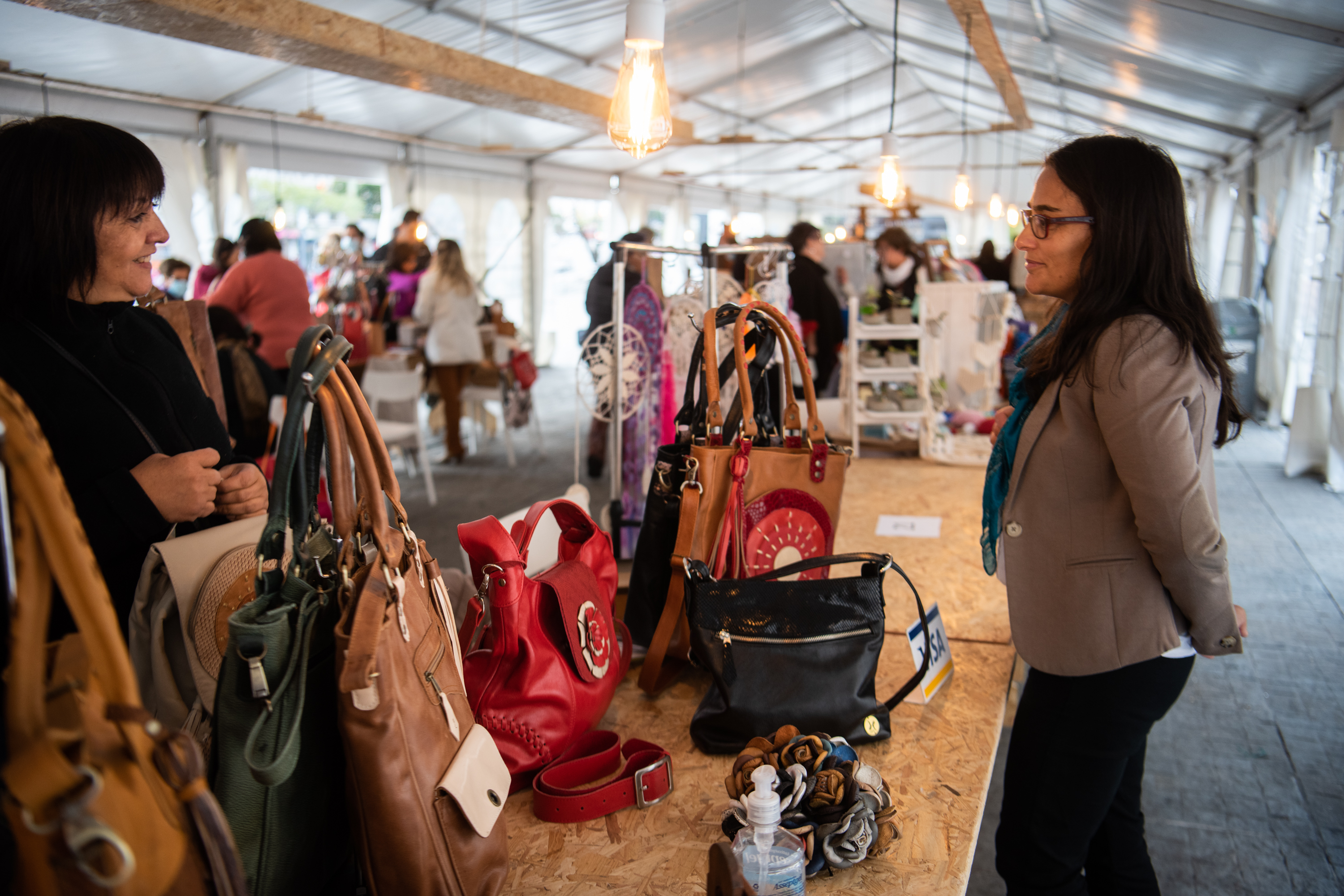 Feria de emprendimientos &quot;Un regalo para mamá&quot; en la explanada de la Intendencia