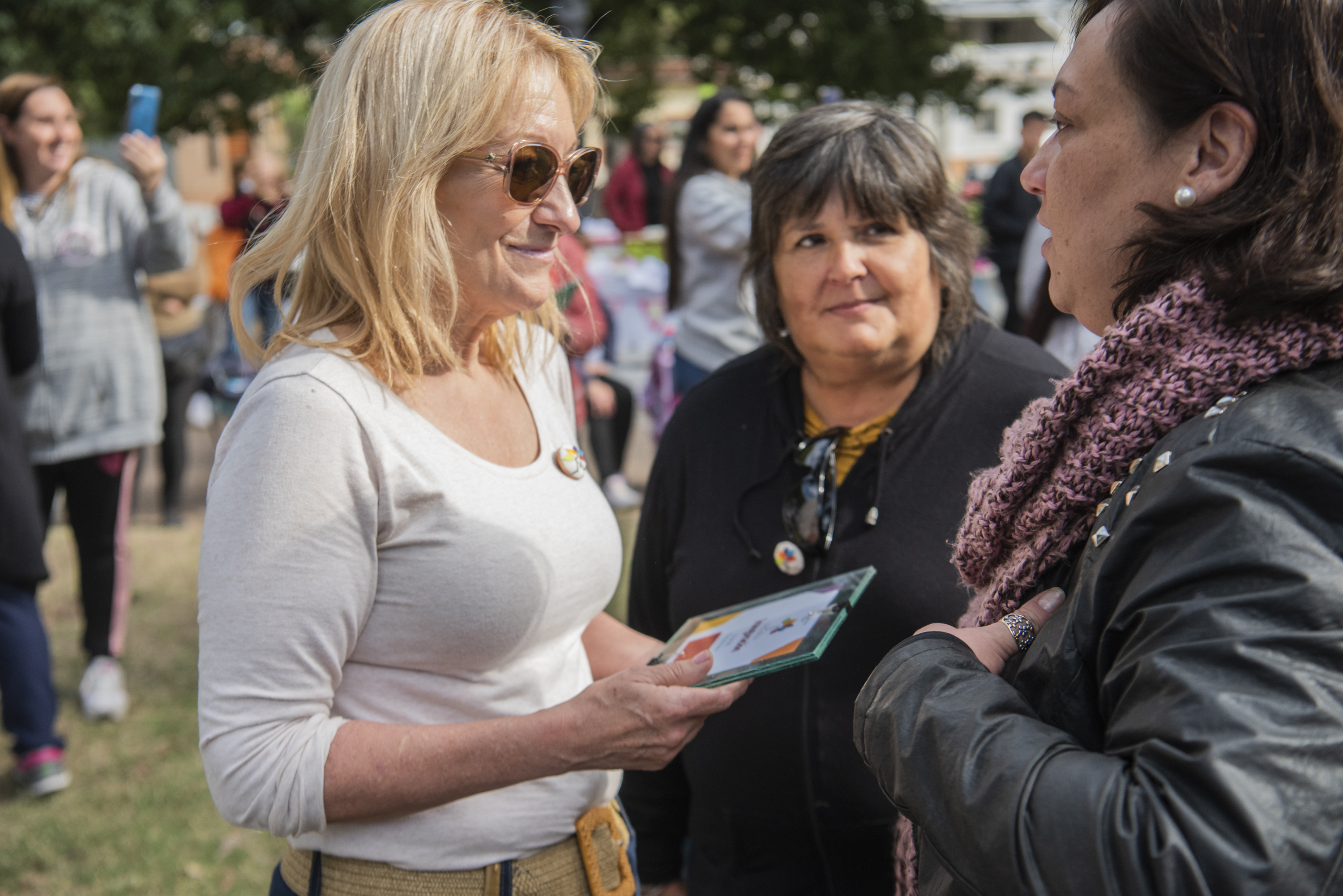 Visita a feria de pequeños emprendedores en plaza Lafone