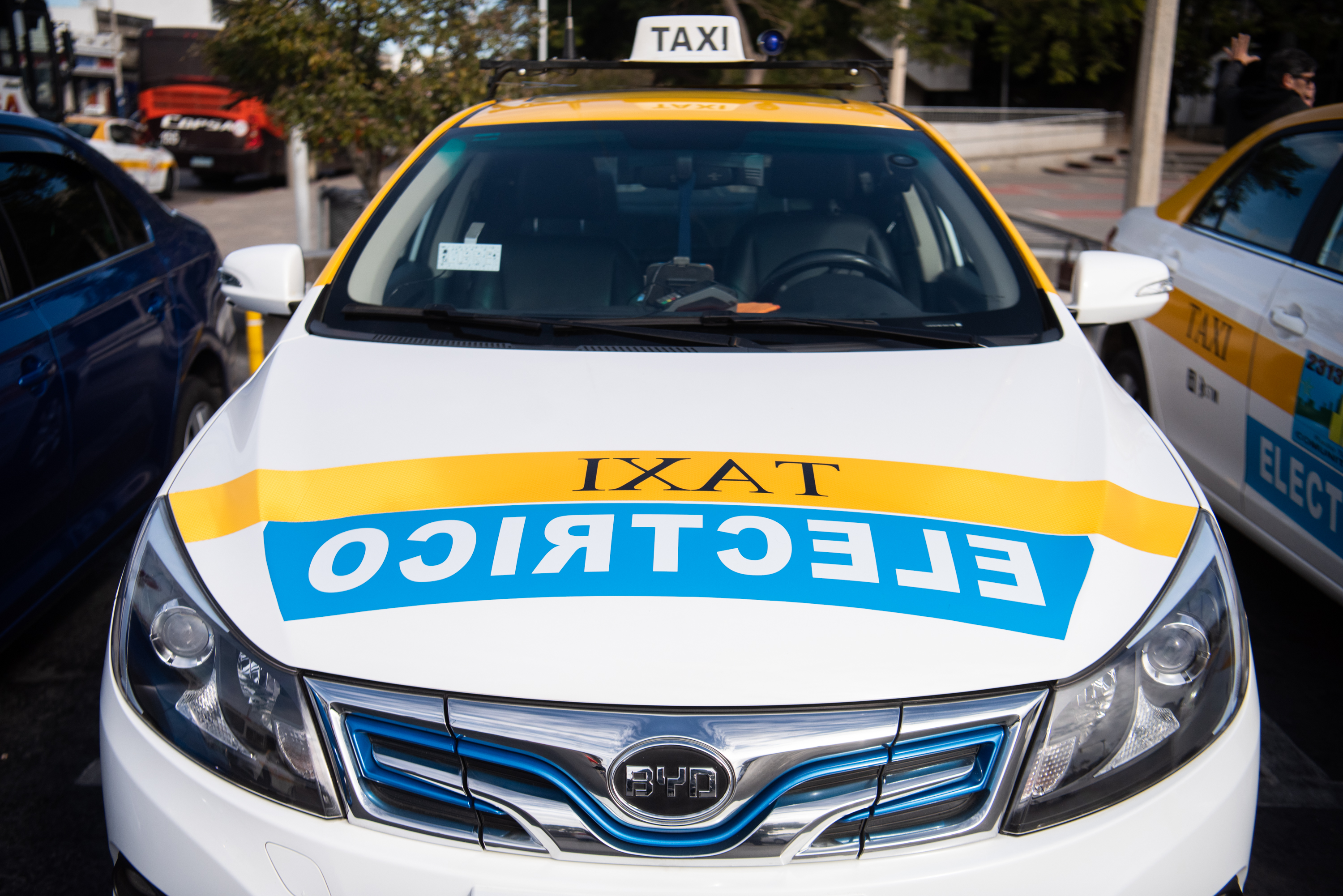 Presentación de nuevos taxis eléctricos en el Intercambiador Belloni