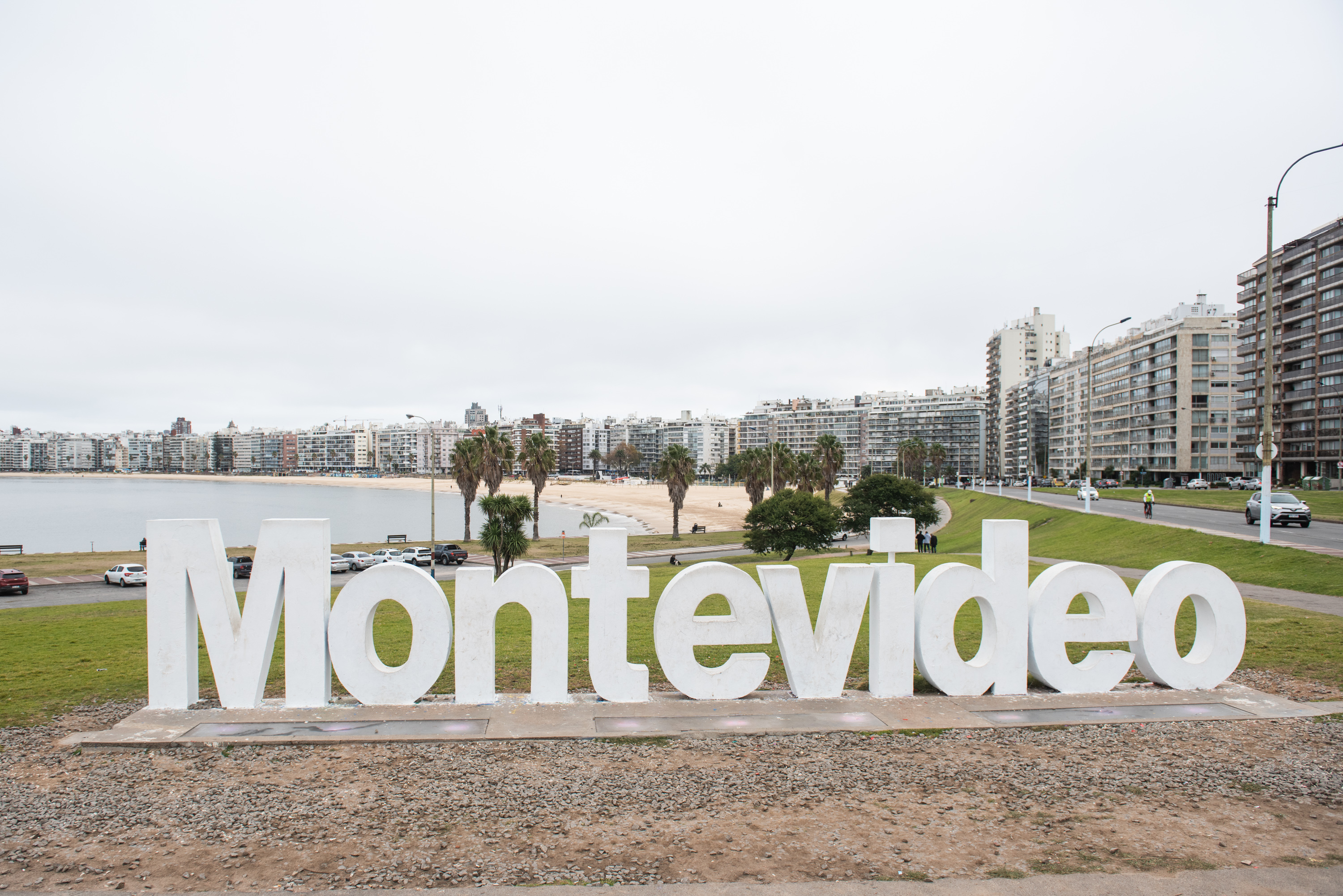 Cartel Montevideo en Kibón