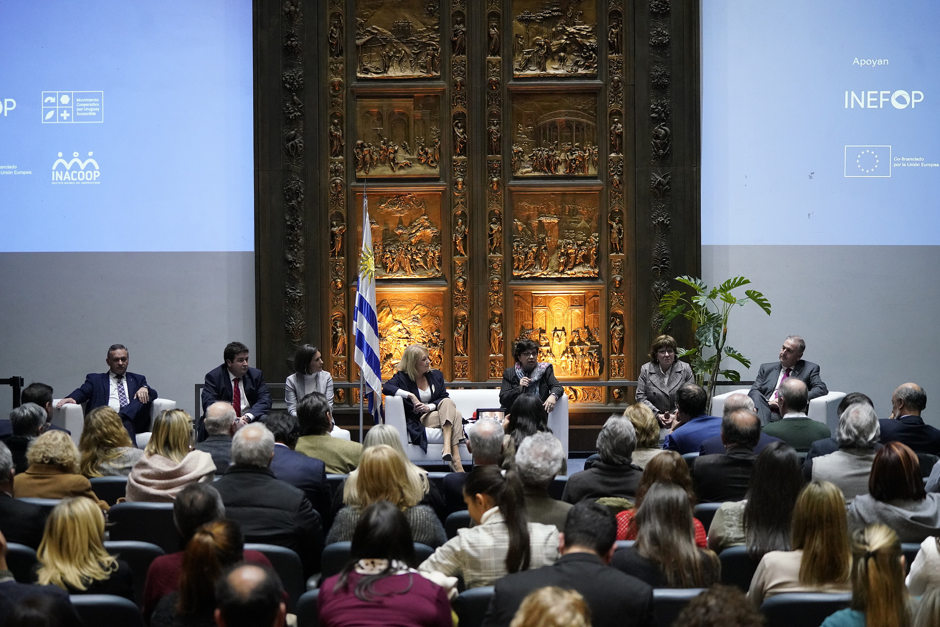 5º Encuentro Nacional de Cooperativas, Salón Azul de la Intendencia de Montevideo