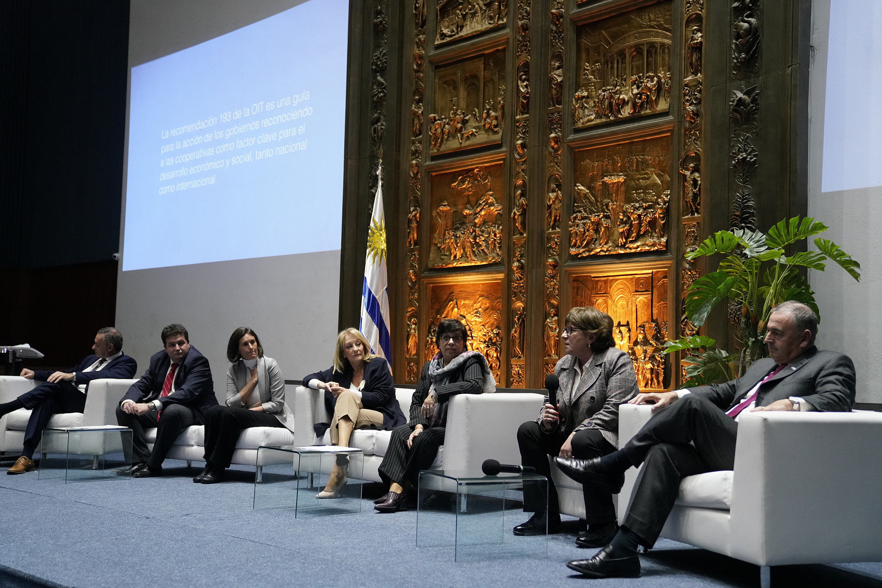 5º Encuentro Nacional de Cooperativas, Salón Azul de la Intendencia de Montevideo