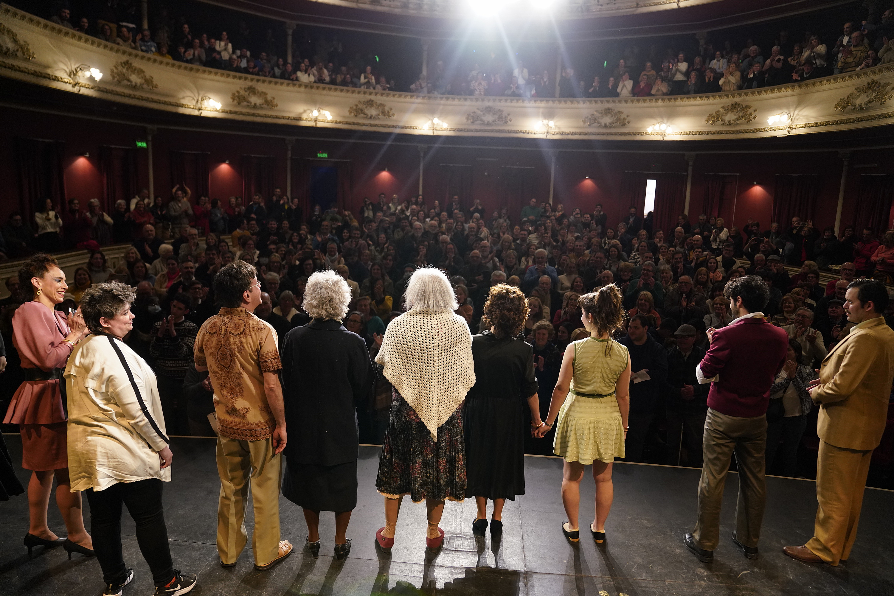 Función de estreno de &quot;Esperando la carroza&quot; por la Comedia Nacional en el teatro Macció de San José