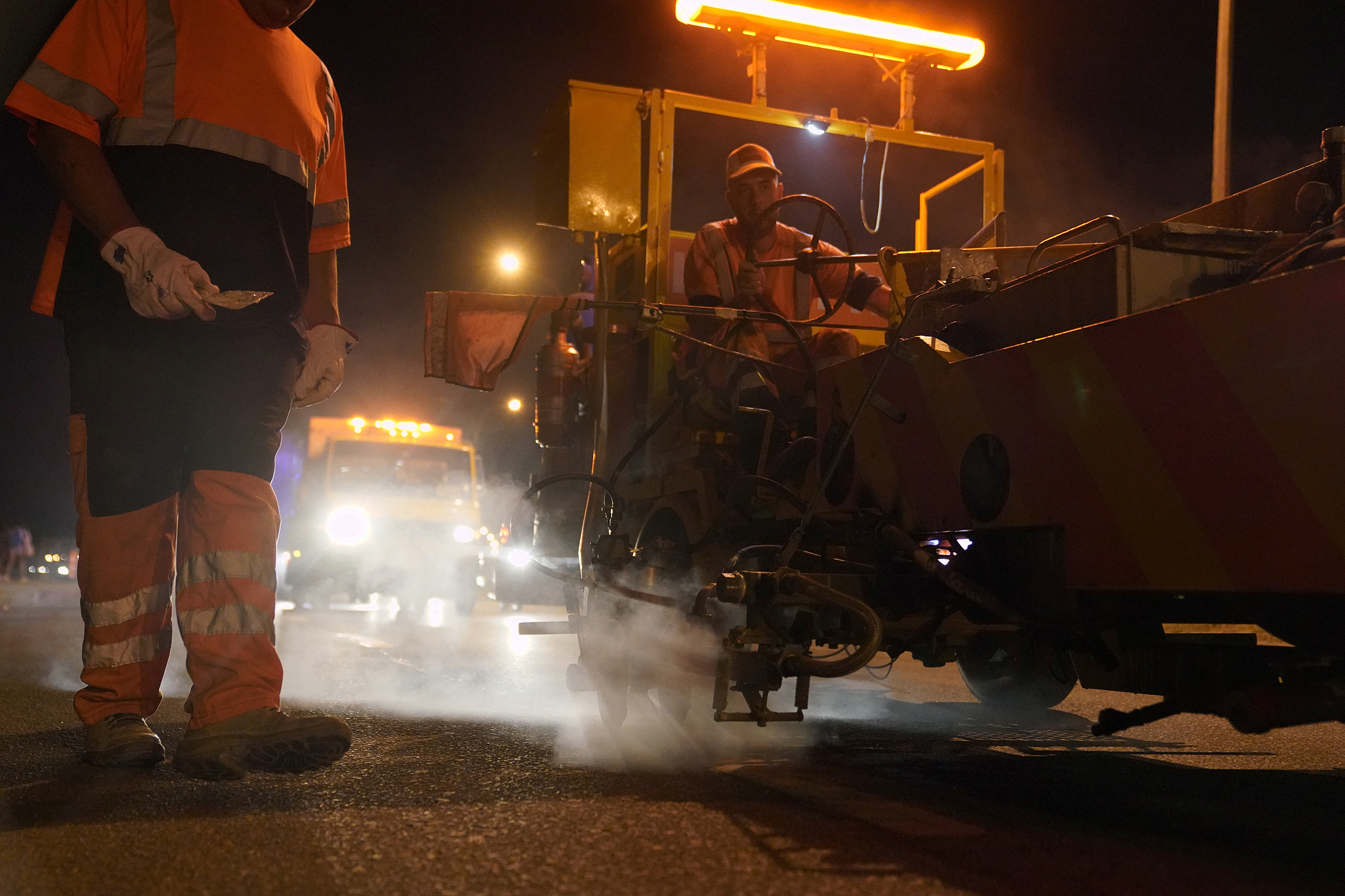 Tarea de pintado de líneas divisorias de carriles