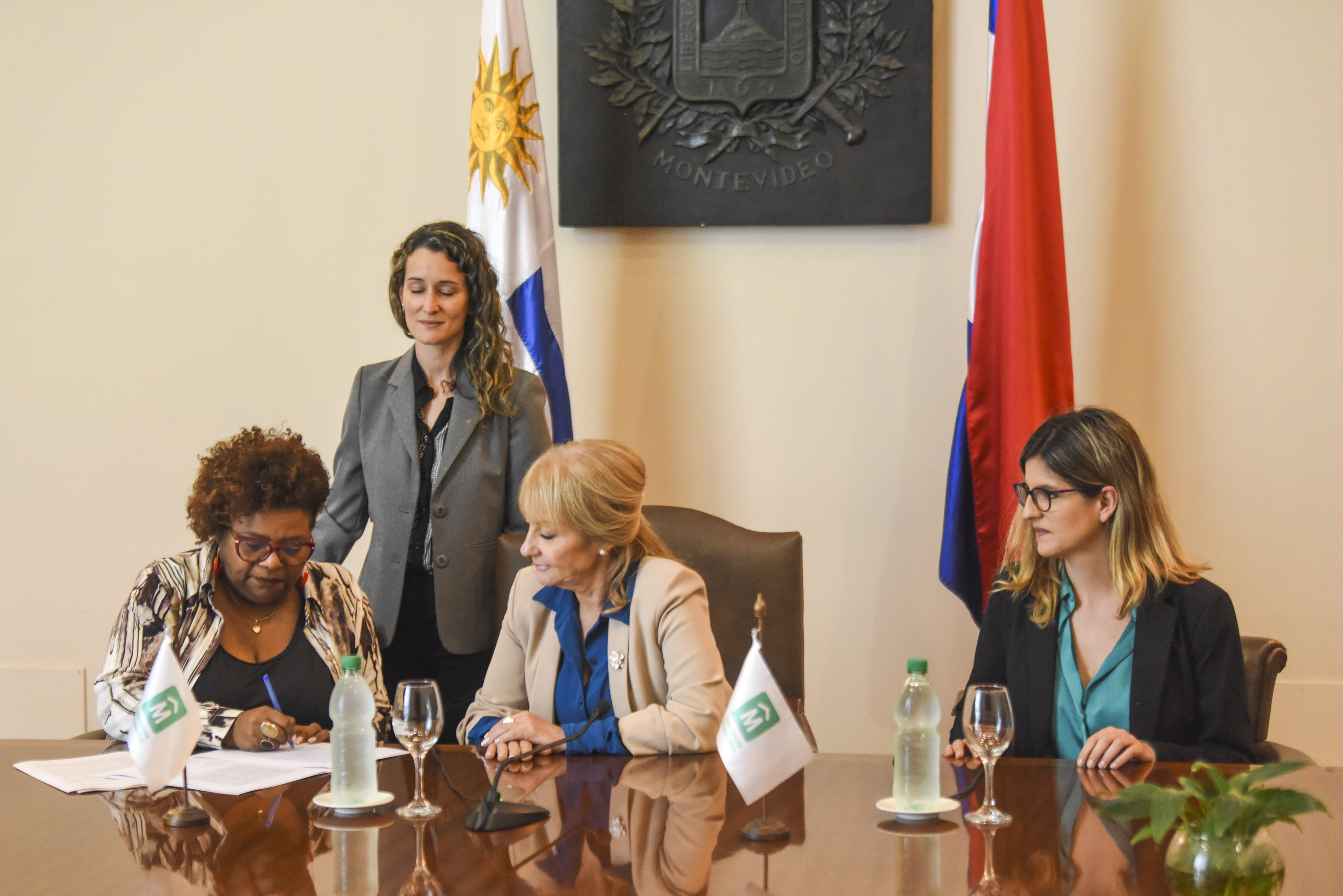 Firma de acuerdo entre la Intendencia de Montevideo y Mundo Afro