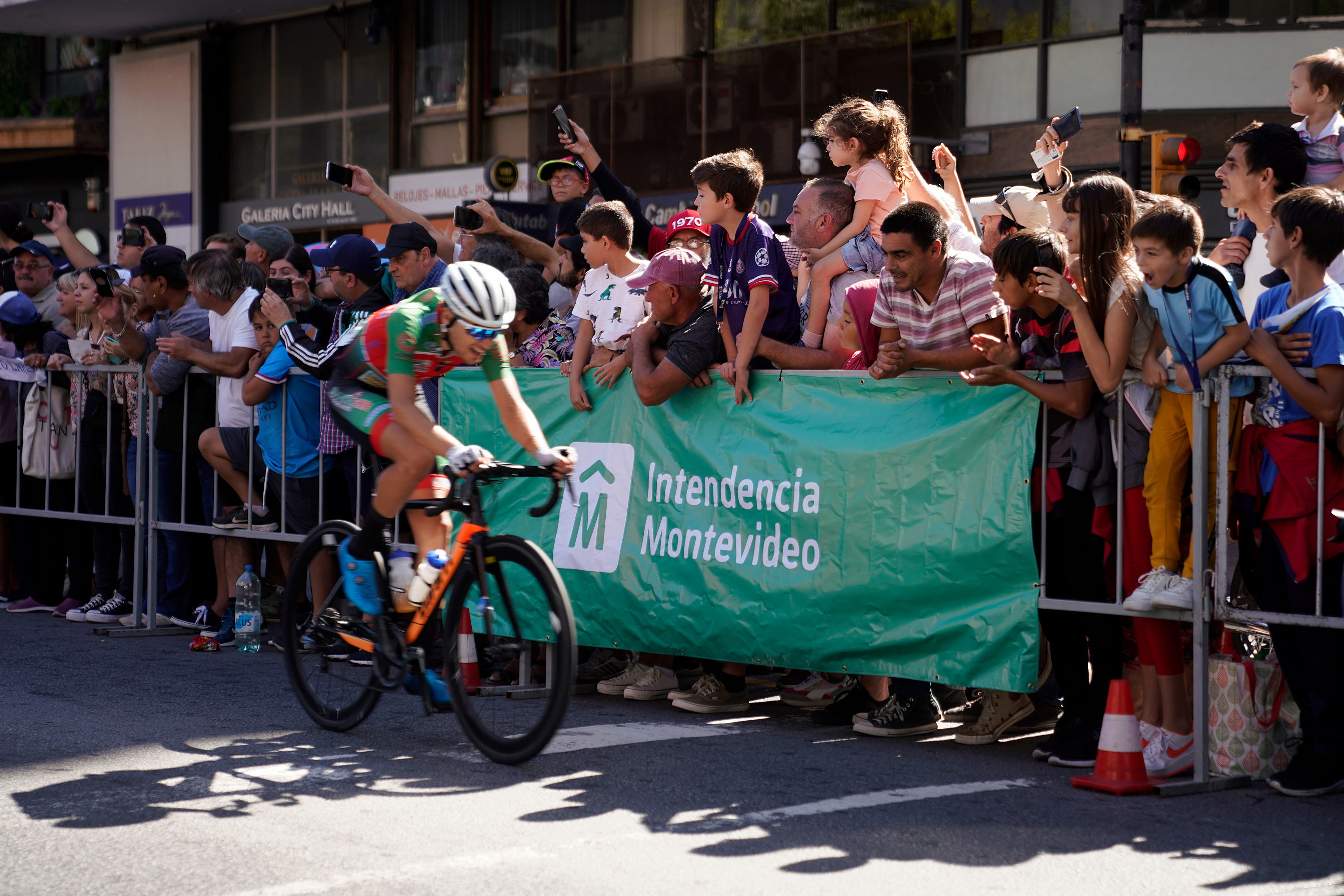 Llegada de la 78a Vuelta Ciclista del Uruguay, en la Intendencia de Montevideo