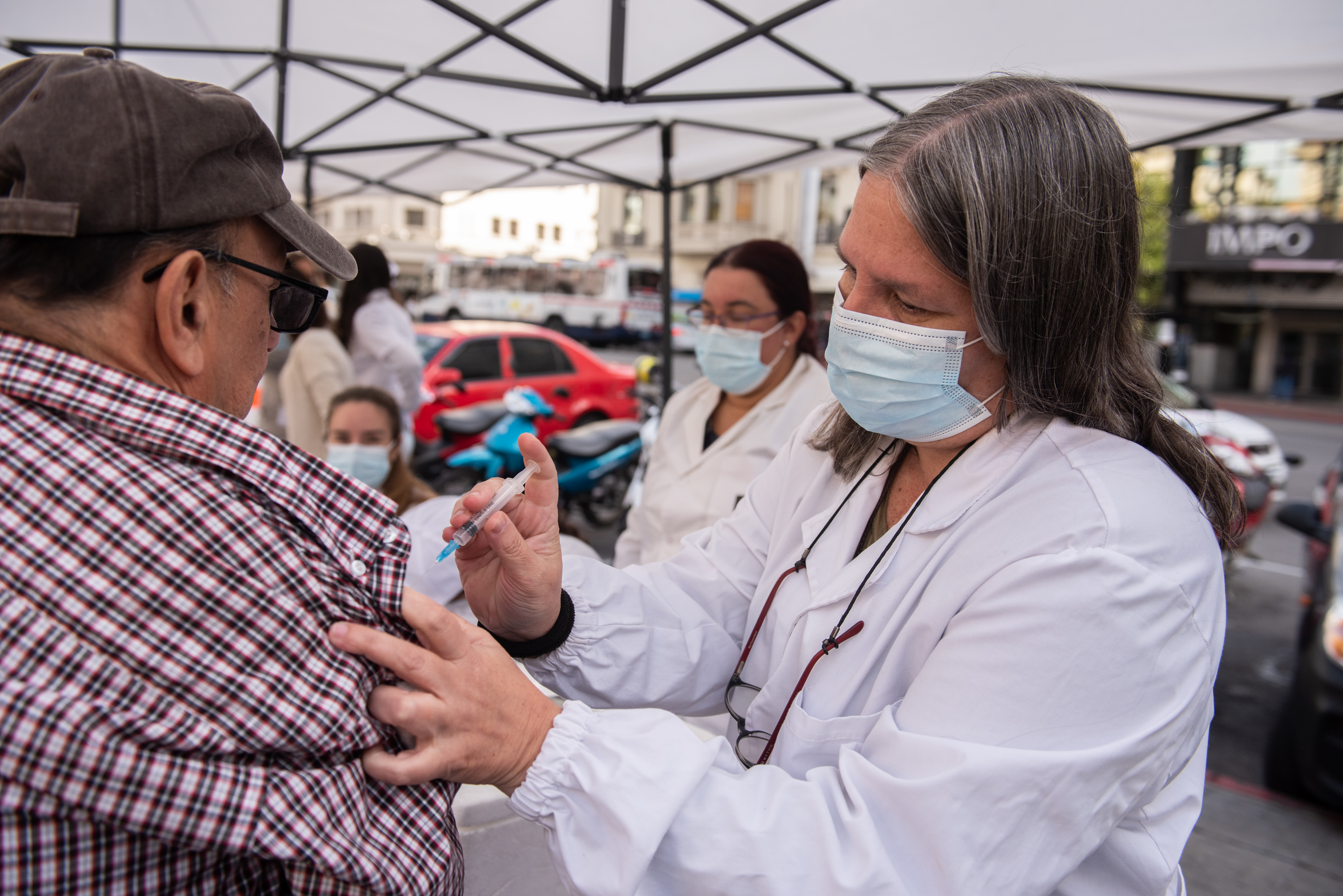 Lanzamiento de campaña de vacunación antigripal