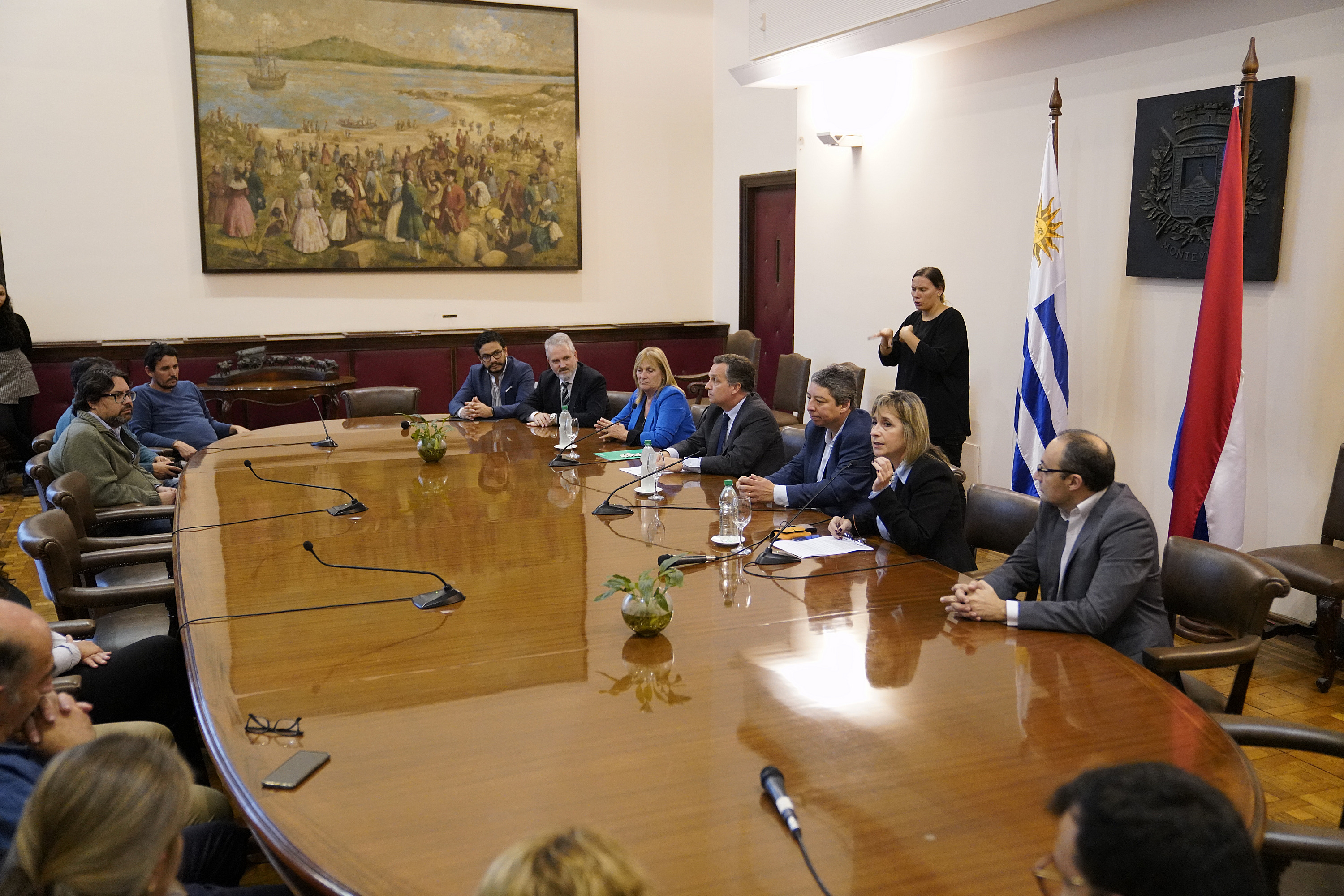 Firma de convenio entre la Intendencia de Montevideo y la Facultad de Derecho