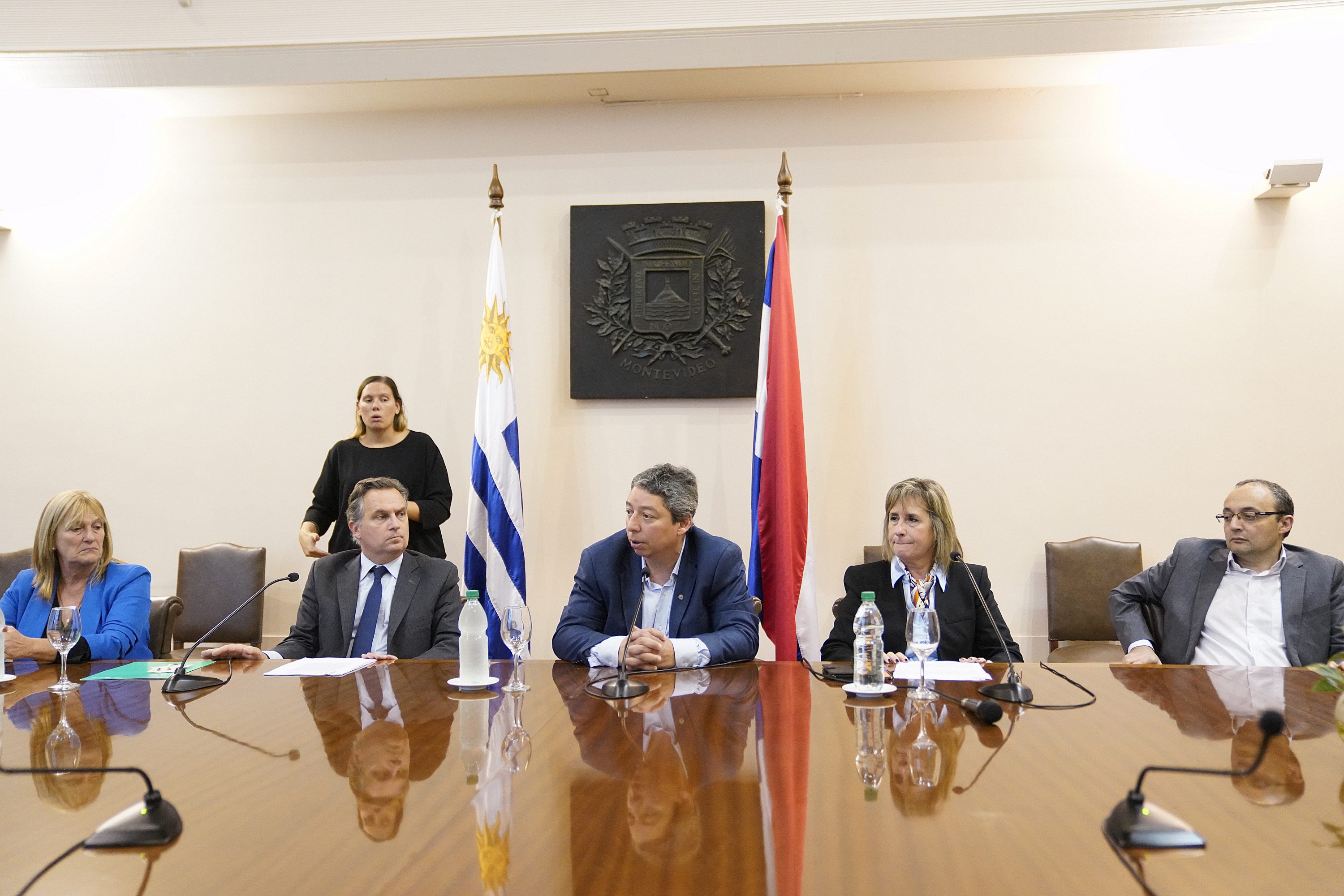 Firma de convenio entre la Intendencia de Montevideo y la Facultad de Derecho