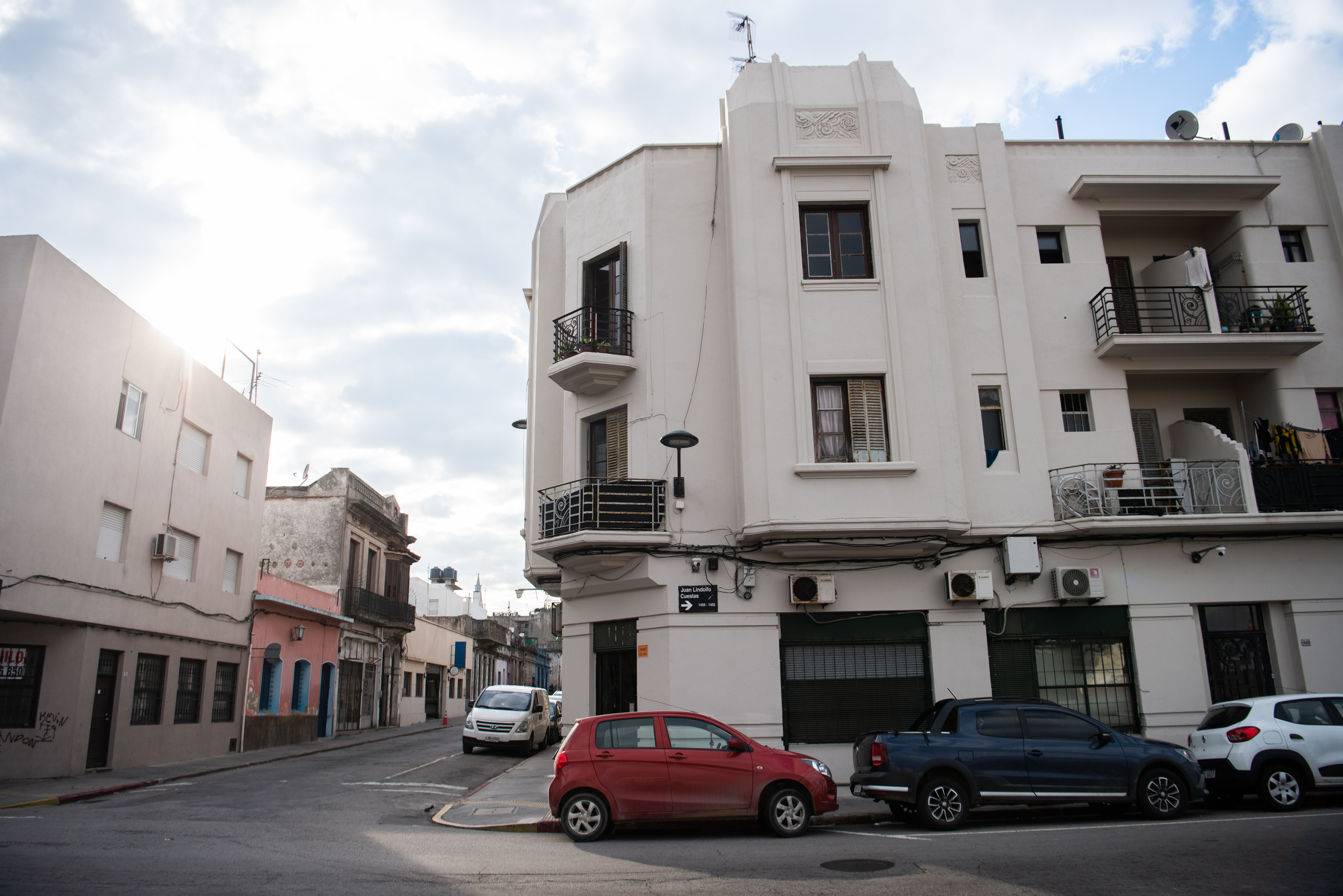 Refacción de fachada en la calle Juan Lindolfo Cuestas esquina 25 de Mayo