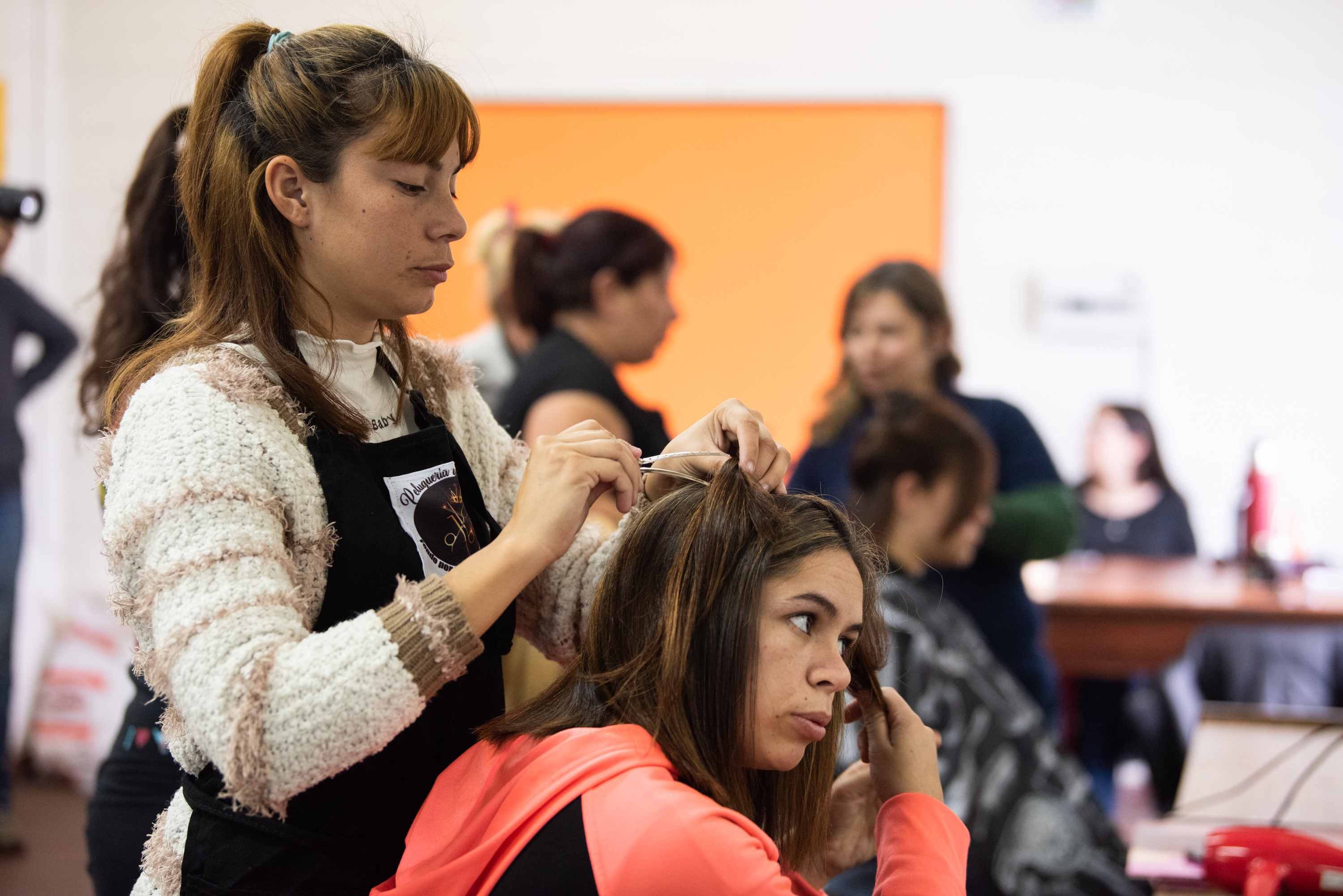 Capacitación en peluqueria y barberia en el marco del Fondo Por Más