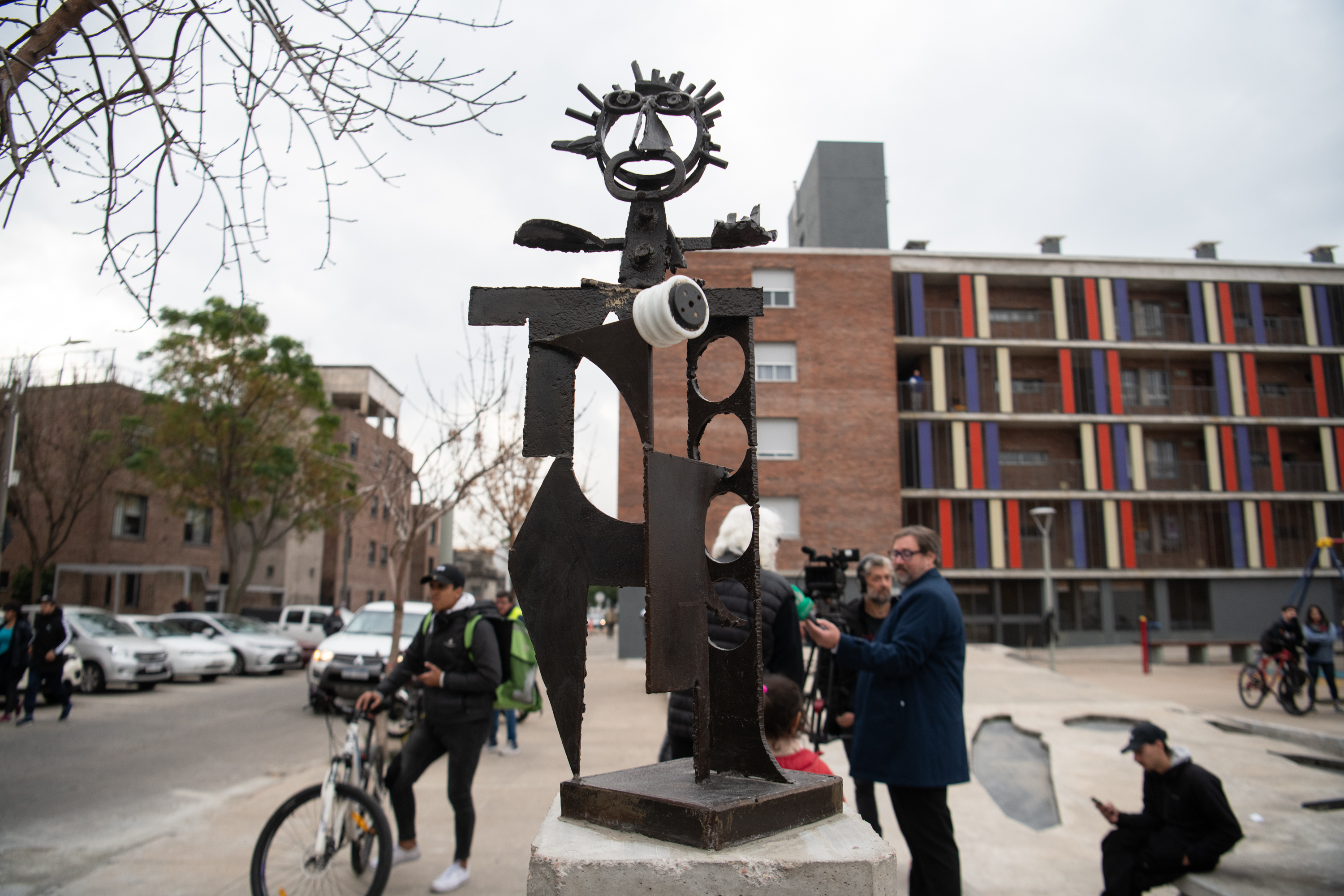 Inauguración de escultura en homenaje a Pepe D&#039;Elía en el marco de la conmemoración de su natalicio