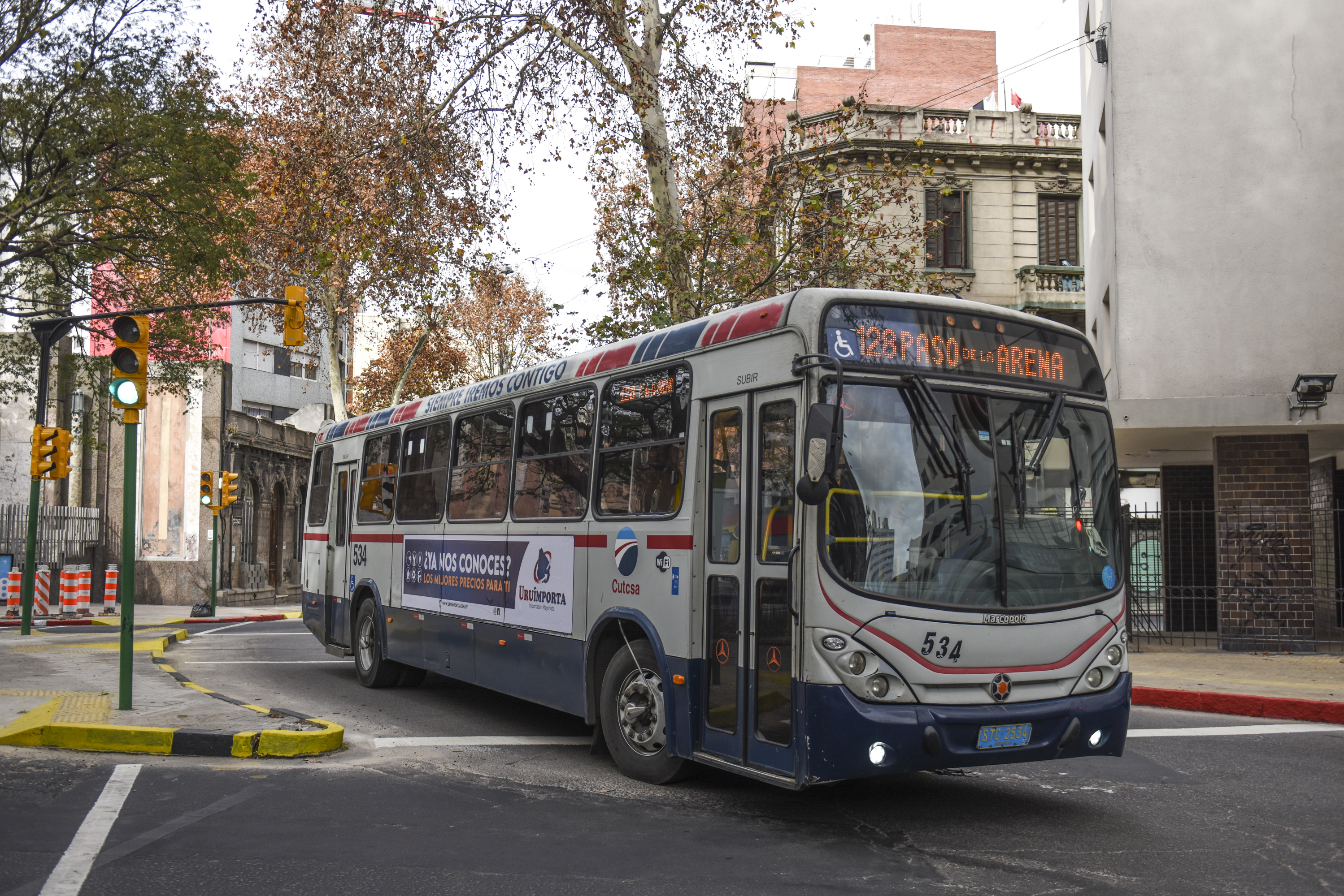 Semáforos en las calles Juan D. Jackson y Guayabos y  Juan D. Jackson y Av. Gral. Rivera