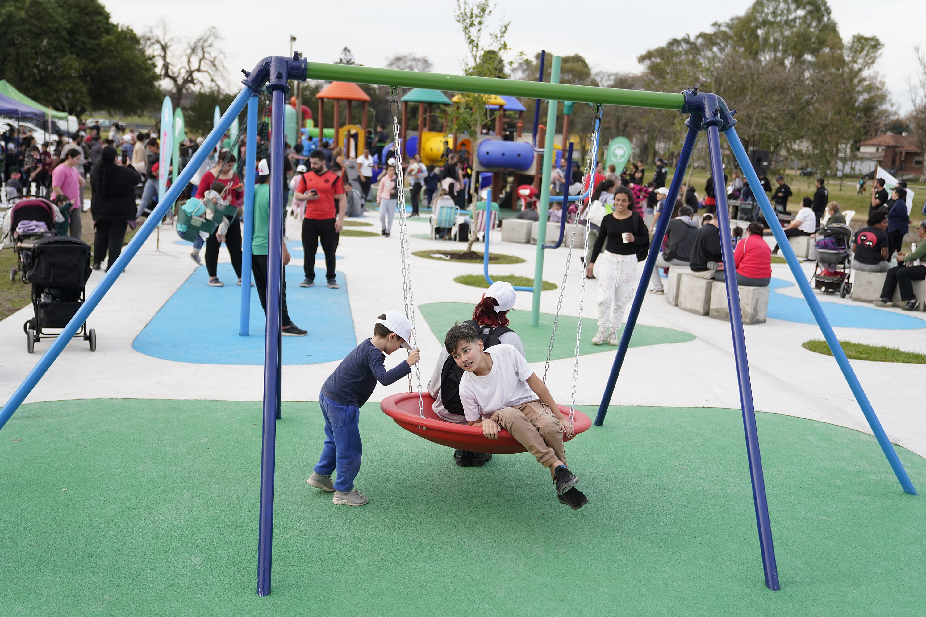 Montevideo avanza en espacios públicos, inauguración de espacio de juegos infantiles en el parque Andalucía