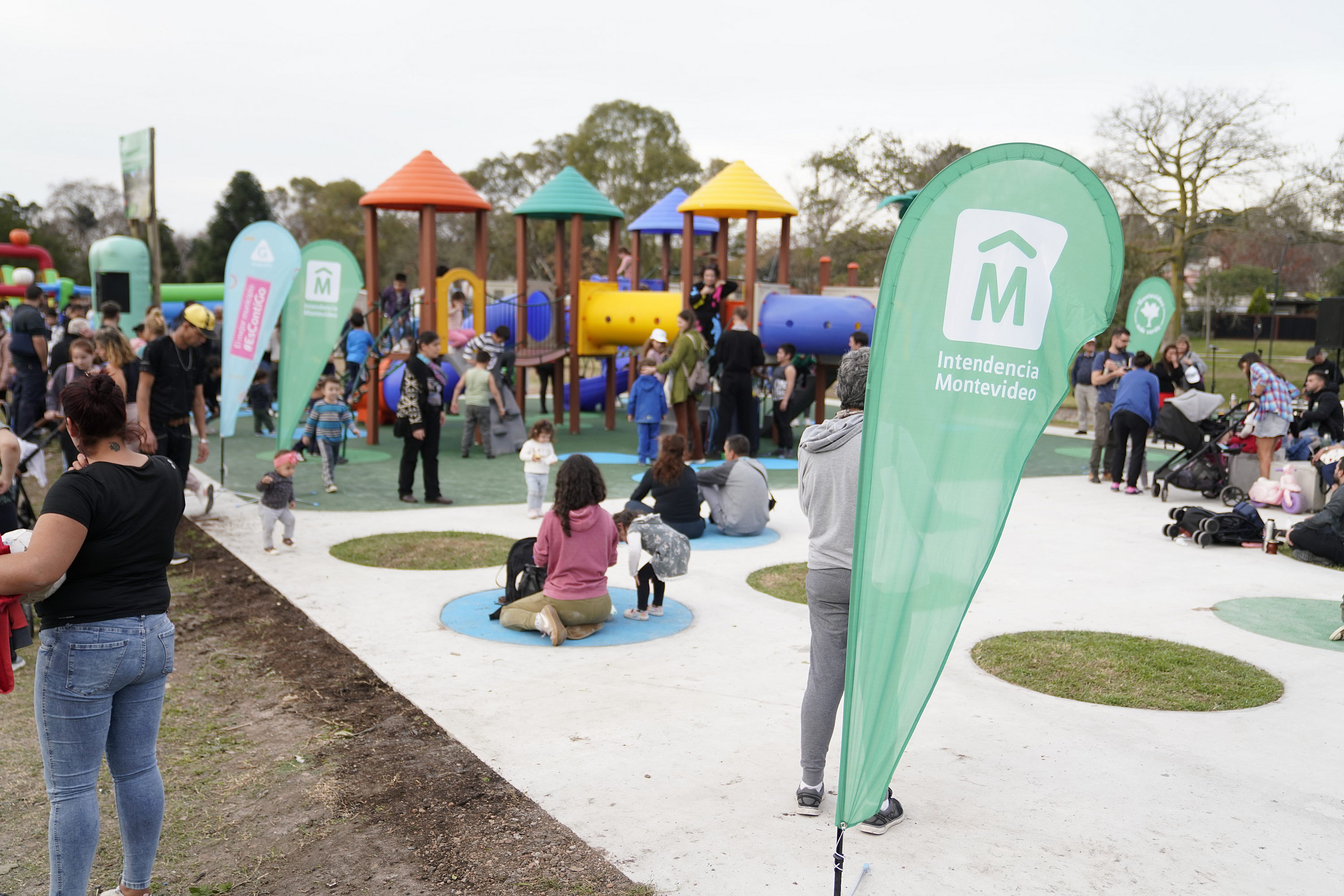 Montevideo avanza en espacios públicos, inauguración de espacio de juegos infantiles en el parque Andalucía