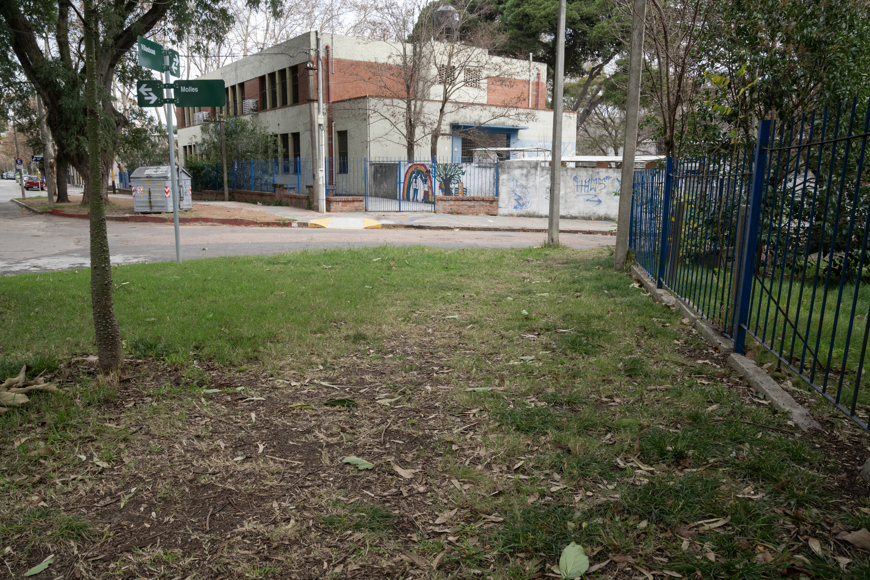 Montevideo avanza camino a clase: recorrida por la escuela: Nro. 35 República de Guatemala